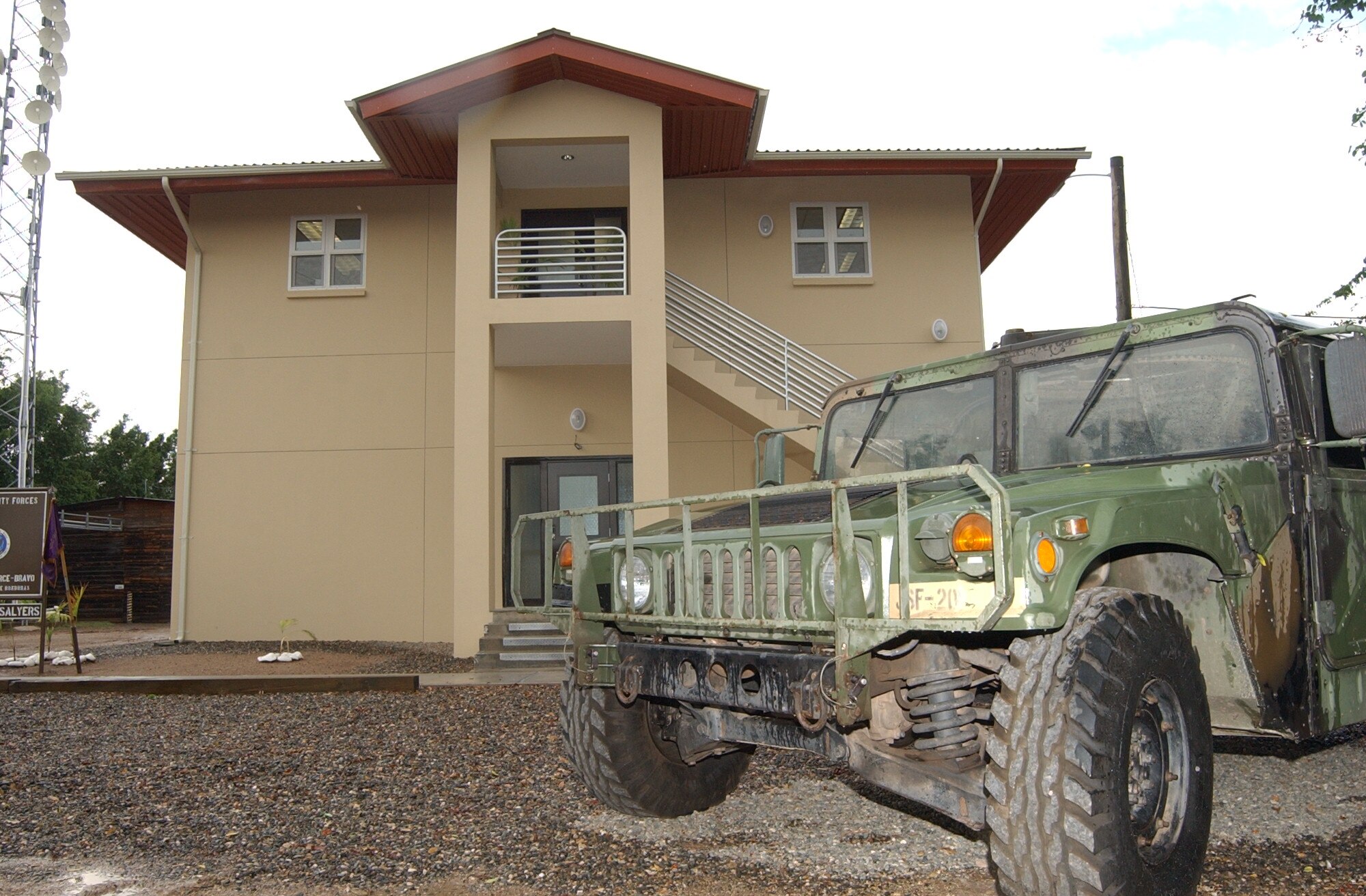 SOTO CANO AIR BASE, Honduras -- The Joint Security Forces unit here opened its doors to a new facility May 30, which has been under construction for the past 18 months. The new $730,000 facility combines offices that were previously spread out in four separate wooden buildings.  (U.S. Air Force photo/Tech. Sgt. Sonny Cohrs) 