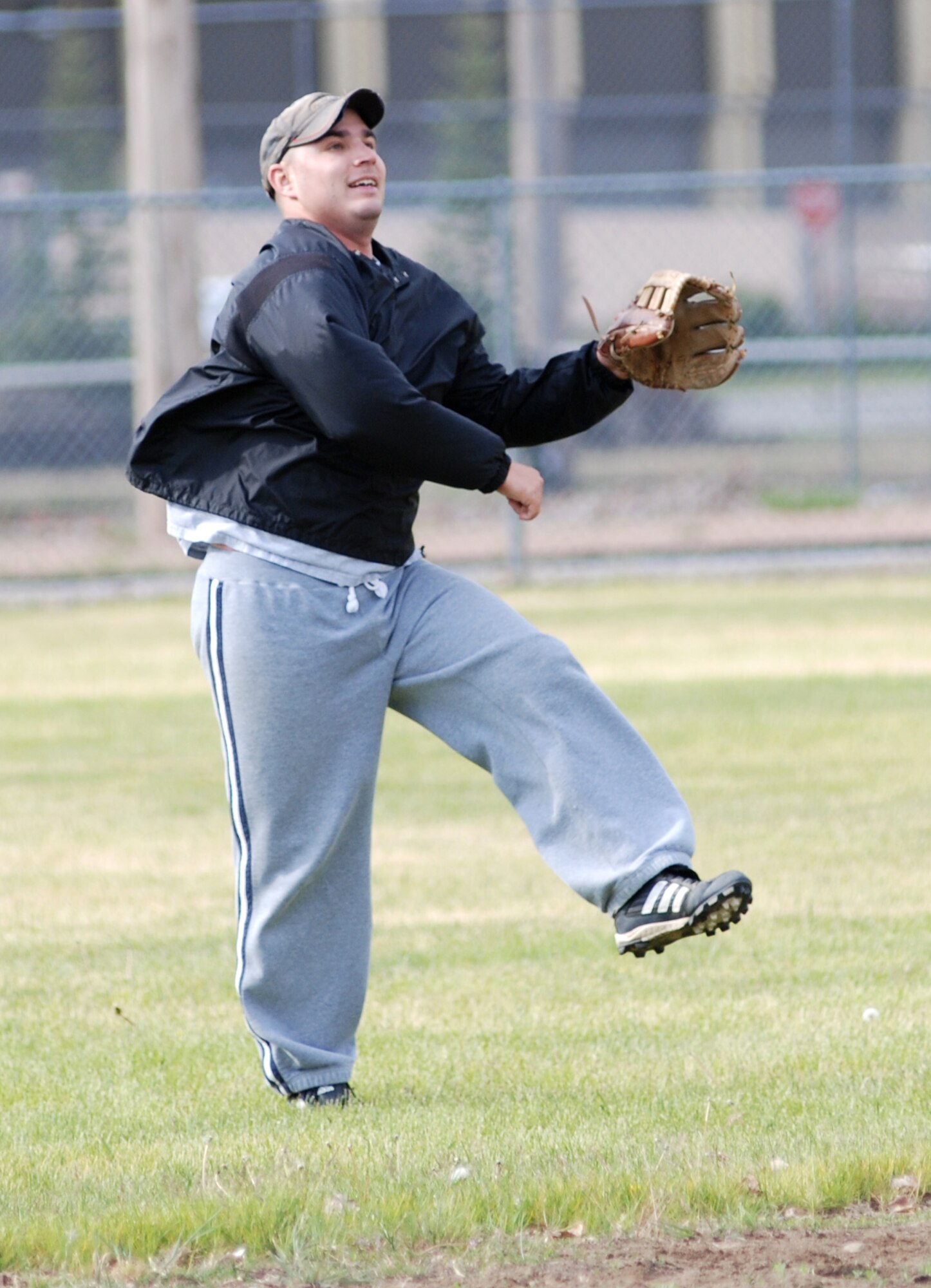 FAIRCHILD AIR FORCE BASE, Wash. -- Staff Sgt. Neil Lockart, 92nd Security Forces Squadron patrolman and desk sergeant, throws a ball back to the pitcher during a practice  May 24. Sergeant Lockart was fielding balls hit to the outfield while other members of the security forces intramural softball squad took batting practice. (U.S. Air Force photo/Tech. Sgt. Larry Carpenter)
