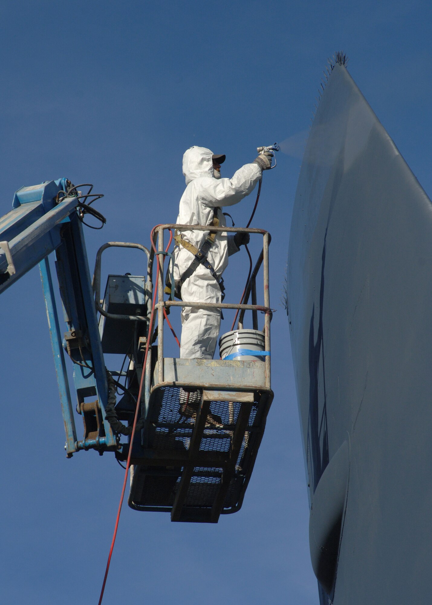 Darcy Fitterer sprays a stream of paint onto a B-52 Stratofortress static display on Grand Forks Air Force Base, N.D. on October 24,  2007. The B-52 was repainted to provide a barrier between the extreme elements of the North and the body of the beloved airframe.  


(U.S. Air Force photo by Senior Airman Chad M. Kellum)(Released)