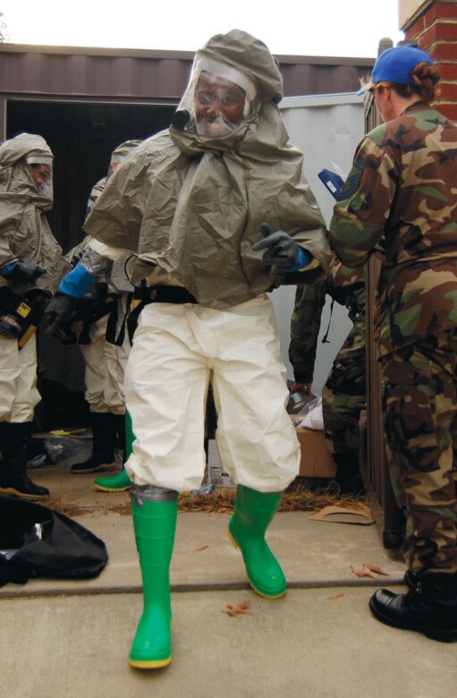 Airmen from the 79th Medical Group assist eachother with their decontamination suits following the mass casualty exercise during exercise CAPITAL SHIELD 2007. (US Air Force/SSgt Suzanne Day)
