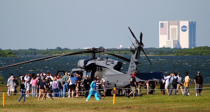 KENNEDY SPACE CENTER, Fla. -- A crowd flocks to one of the 920th Rescue Wing's HH-60G Pave Hawk helicopters, used only a few minutes prior during an astronaut-recovery demonstration at NASA's World Space Expo, held here Nov. 1-4. Patrons spoke with crewmembers, snapped photographs and climbed on board the Pave Hawk as NASA's renown vehicle assembly building (VAB) loomed in the background. Aircraft enthusiasts, space junkies and children of all ages were among the thousands who packed the NASA causeway for the event. (U.S. Air Force photo/Staff Sgt. Paul Flipse)