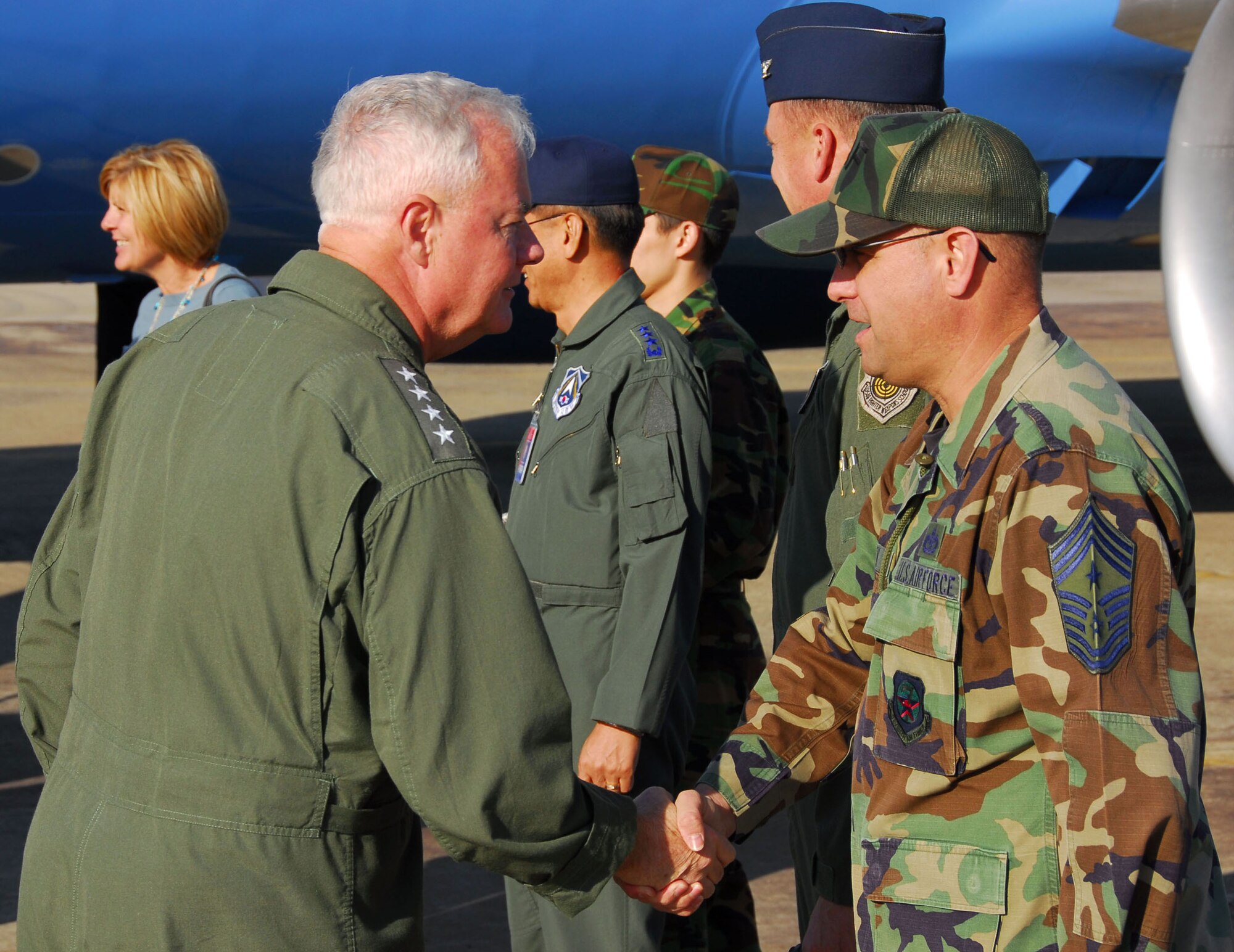 OSAN AIR BASE, Republic of Korea -- Admiral Timothy J. Keating, Commander U.S. Pacific Command greets Seventh Air Force Command Chief Master Sergeant Raymond F. Allen during Admiral Keating's cultural tour visit to Osan Air Base on Nov. 05, 2007  (U.S. Air Force photo by Staff Sgt Ronnie Hill) (Released)  