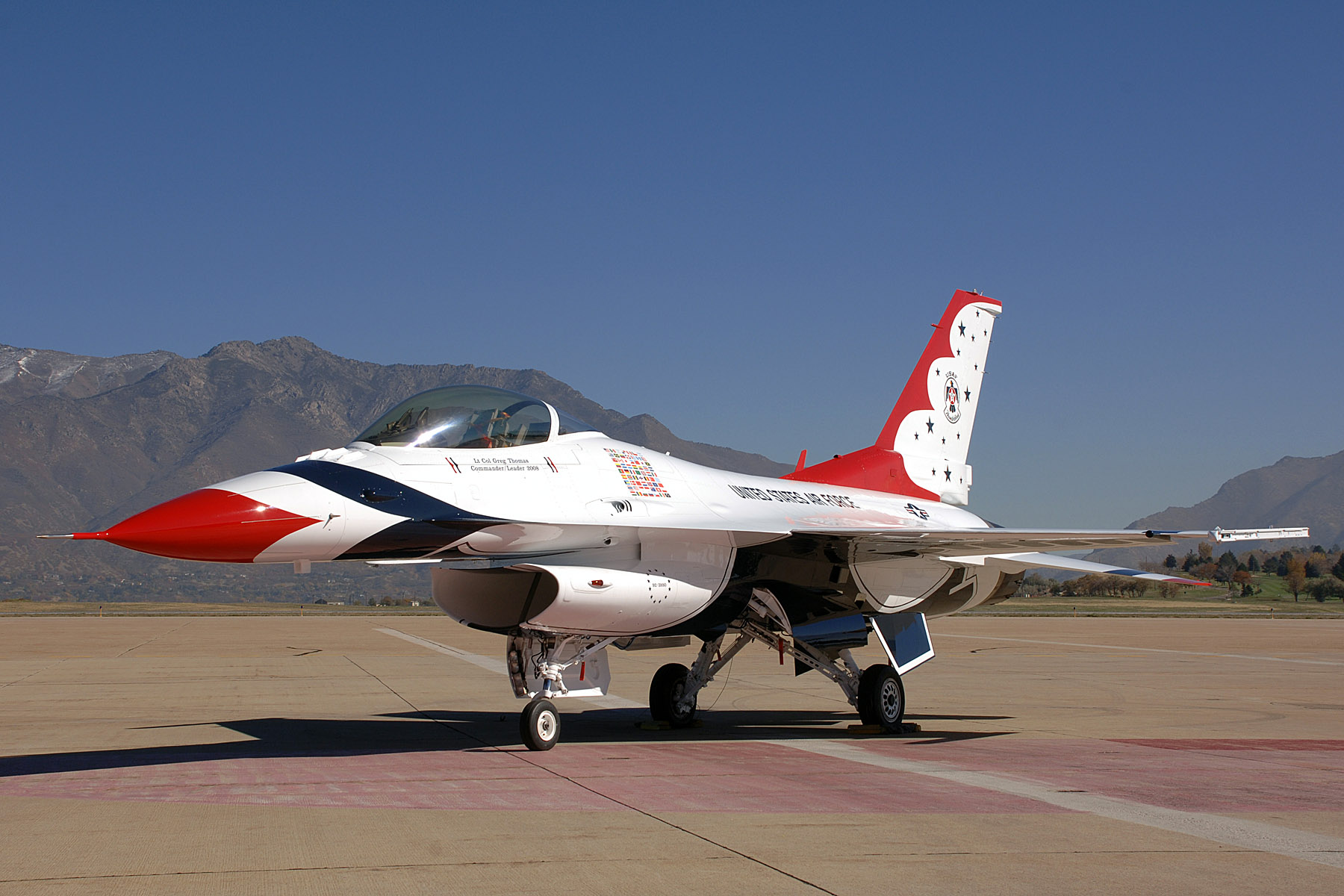 Thunderbirds receive first upgraded F-16 > U.S. Air Force ...