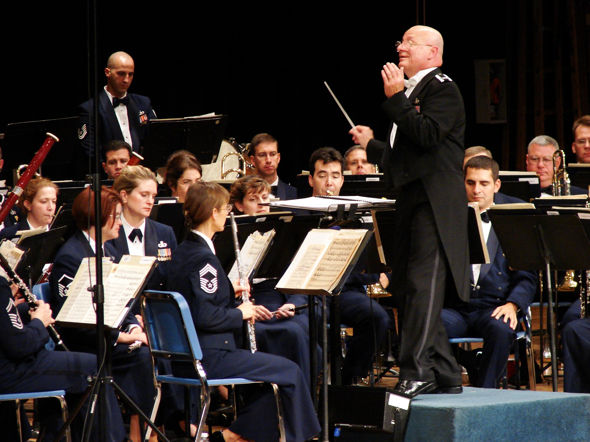 Col Layendecker leads the Concert Band on the first night of Fall Tour 2007 