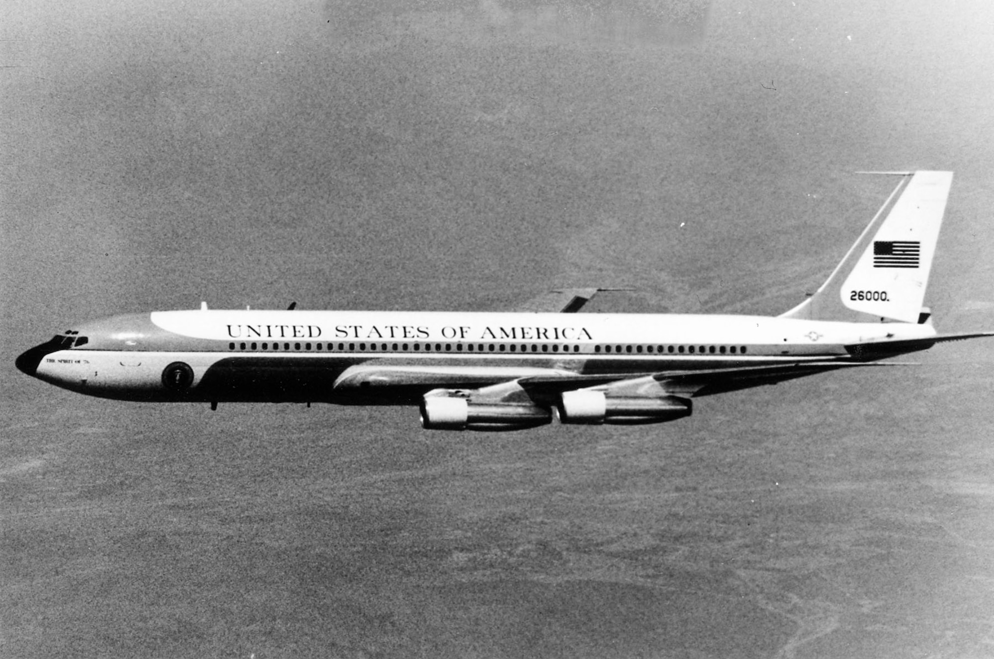 Boeing VC-137C SAM 26000 (Air Force One) in flight. (U.S. Air Force photo)