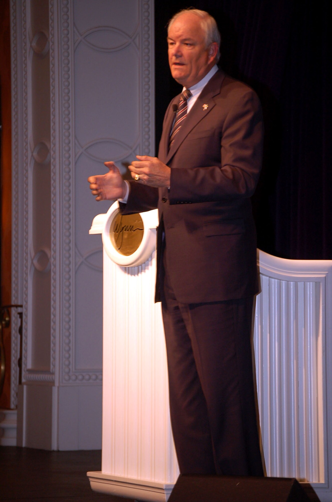 Secretary of the Air Force Michael W. Wynne delivers his keynote speech to a crowd of more than 300 people during the 2007 Air and Space Leaders symposium at the Wynn Hotel and resort Nov. 8 in Las Vegas. The crowd included military members from several different nations and civilian industry leaders. The symposium was held in conjunction with the Heritage to Horizons event, which is a celebration of the Air Force's 60th anniversary. (U.S. Air Force photo/Staff Sgt. Jeremy Larlee) 
