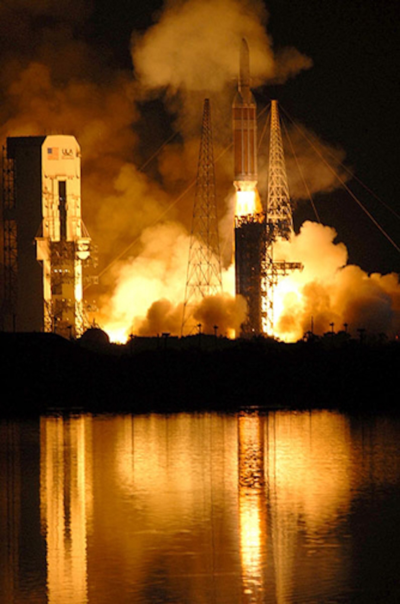 The last DSP satellite rockets towards space aboard a Delta IV Heavy, Nov. 11. (Photo by Ben Cooper, Spaceflight Now)
