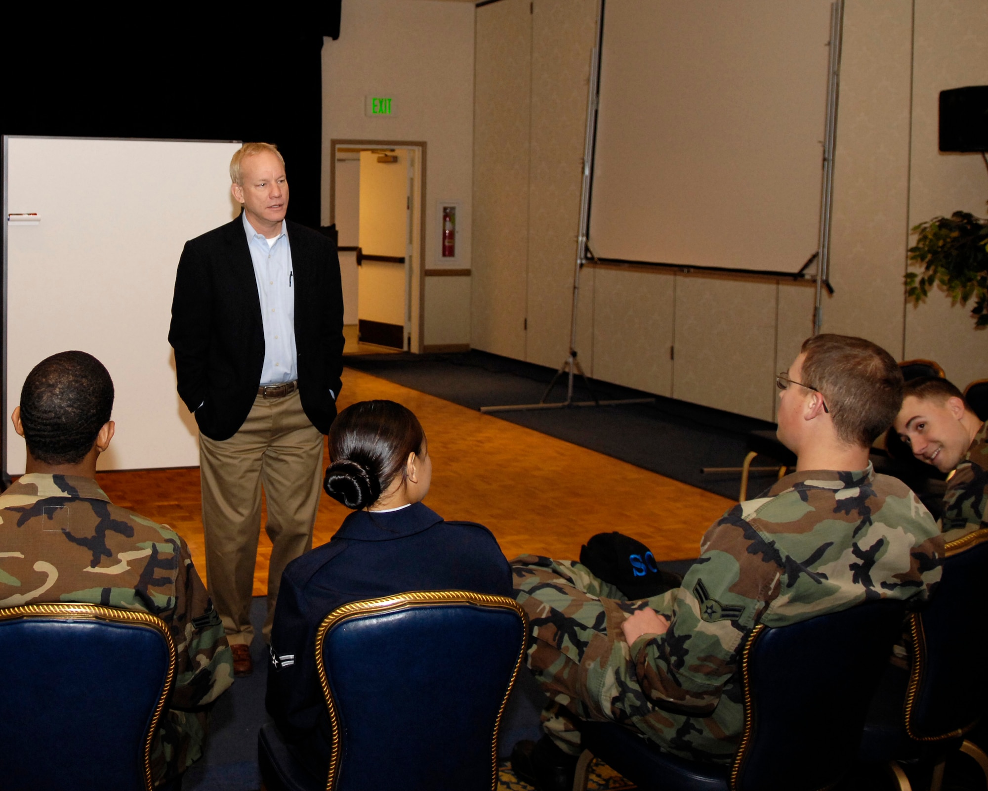 071106-F-0308O-001
VANDENBERG AIR FORCE BASE, Calif. --Dr. Jeffrey Zink, a motivational speaker, talks with Airmen on November 6. Dr. Zink is talking with Airmen about what changes they would like to see on Vandenberg AFB. (U.S. Air Force photo/Airman 1st Class Jonathan Olds) 