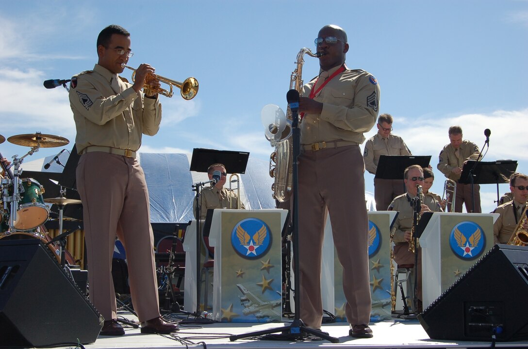 Airman Mayfield and MSgt. Kawamua soloing with the Jazz Band