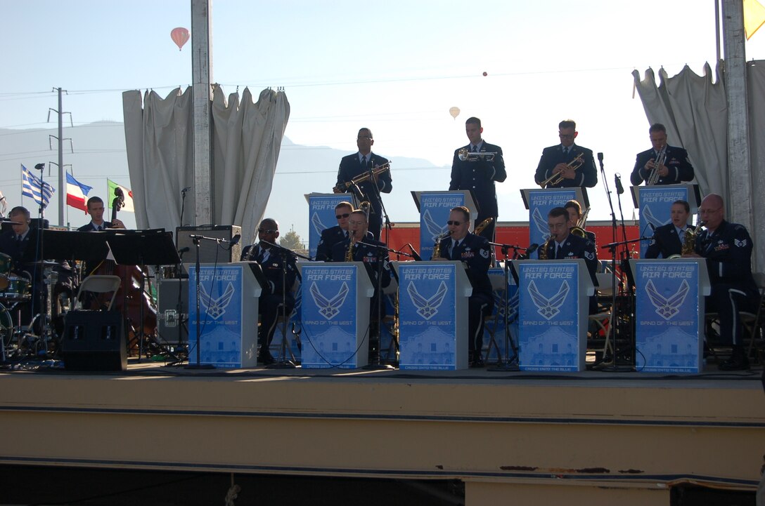 The Jazz group Dimensions in Blue perform at the International Balloon Fiesta.