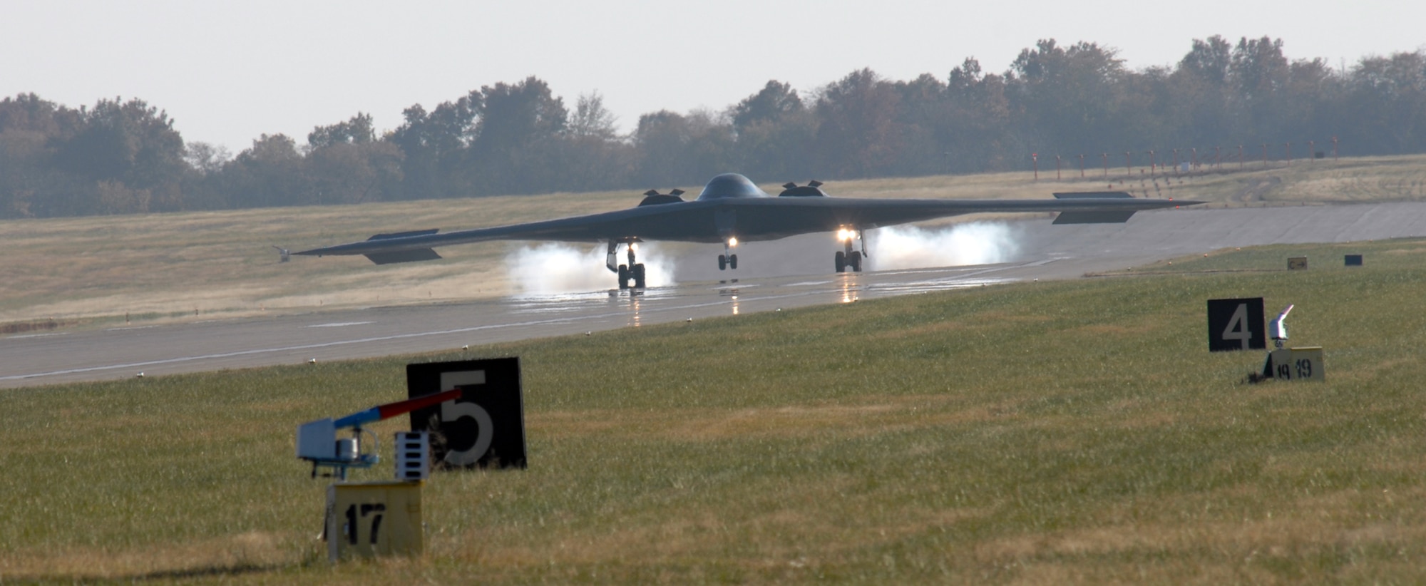 WHITEMAN AIR FORCE BASE, Mo. -- Col. Garrett Harencak, 509th Bomb Wing commander and Lt. Col. Kevin Ward, 509th BW director of staff, land the Spirit of Texas Nov. 9. (U.S. Air Force photo/Airman 1st Class Stephen Linch)