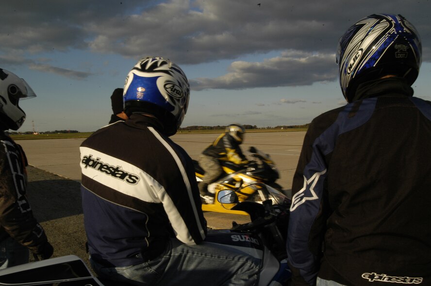 Senior Airman William Landy demonstrates the riding course to the class before they ride the exercise at the south ramp near the AMC museum Nov. 7 during the sport-bike training course. (U.S. Air Force photo/Airman Shen-Chia Chu)