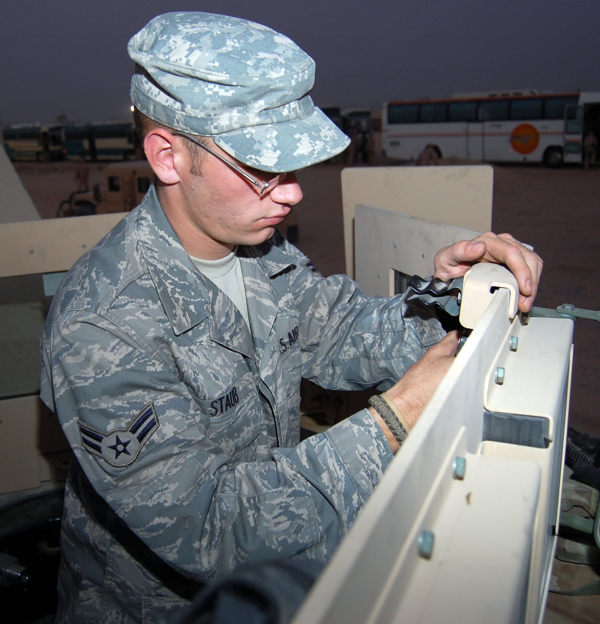 SOUTHWEST ASIA – Airman 1st Class Clayton Staub, 887th Expeditionary Security Forces fire team member, adjust an M-4 carbine mount in the turret of an humvee Nov.12 at Camp Bucca, Iraq. Airman Staub is from Nellis Air Force Base, Nev.  (Air Force Photo/Staff Sgt. Phillip Butterfield)

