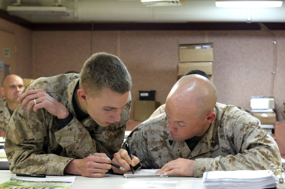 MEU Marines teach Marines in unconventional classrooms > 22nd Marine