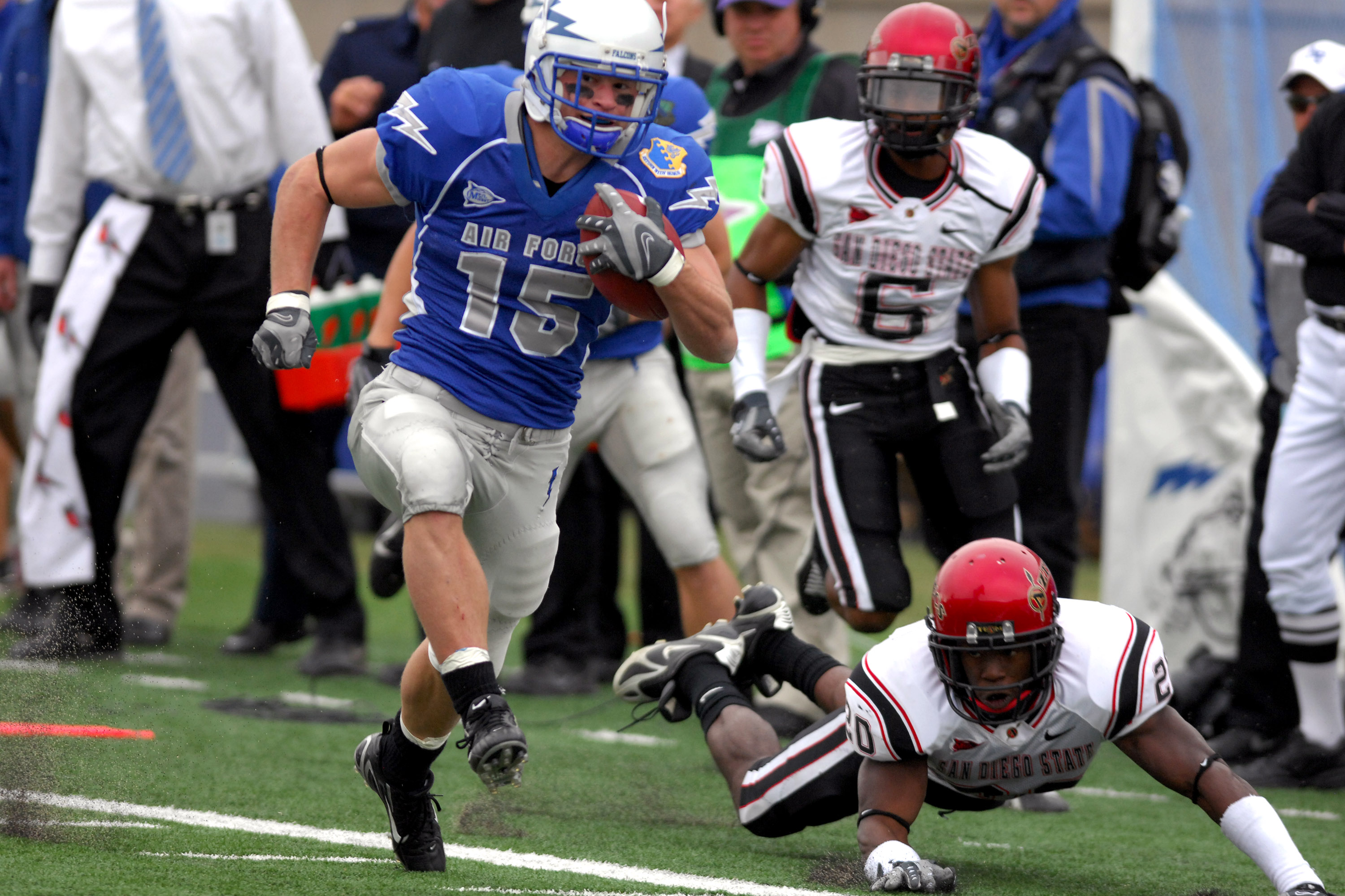 Football Bowl Bound Falcons Dominate Regular Season Finale U S