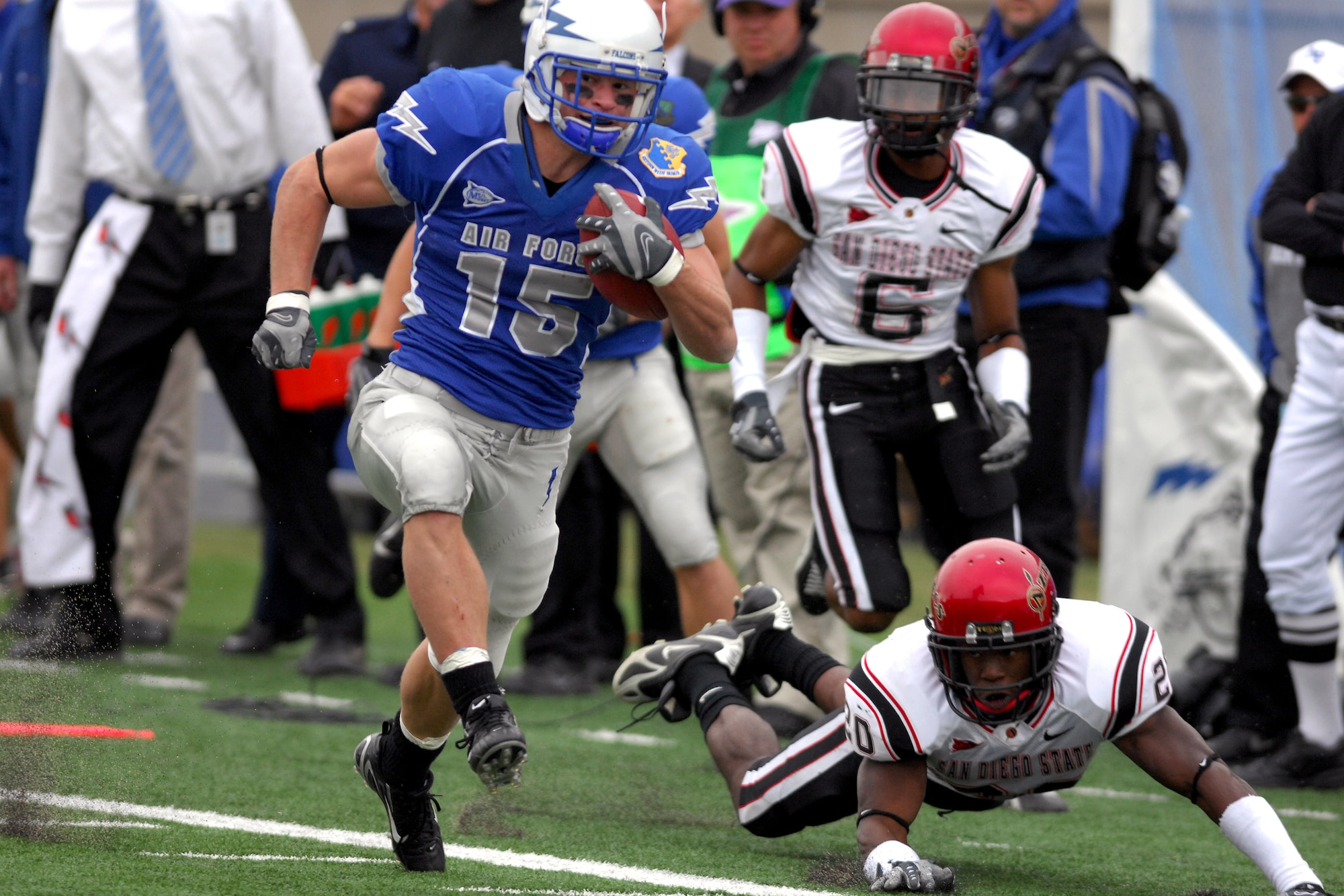 Falcon tailback Jim Ollis high steps down the sideline past San Diego State strong safety Ray bass during Air Force's 55-23 win over the Aztecs Nov. 17 at the Academy's Falcon Stadium. Ollis ran for a game- and career-high 163 yards and two touchdowns. (U.S. Air Force photo/Dave Armer) 