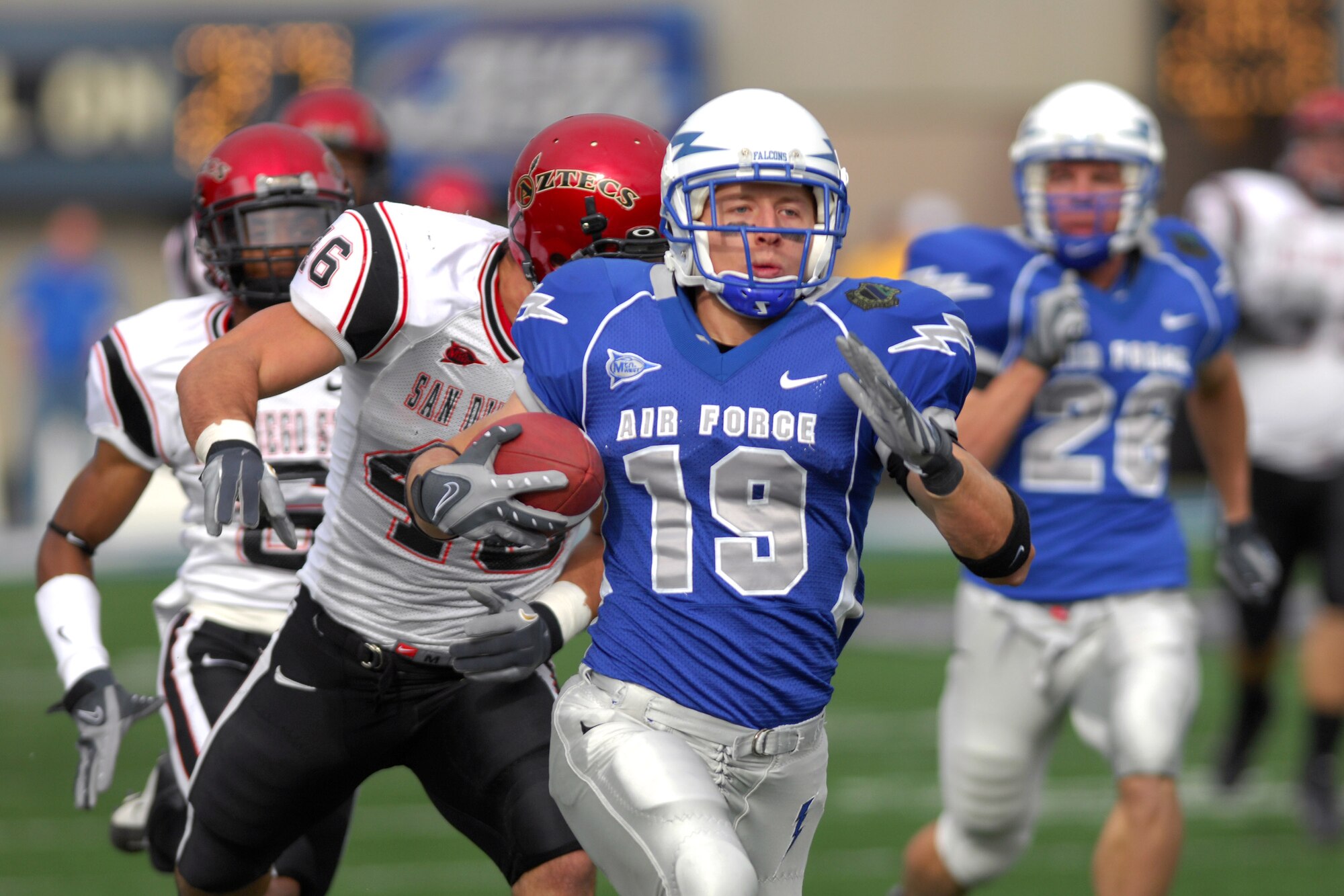Falcon z-back Ty Paffett races past San Diego State linebacker Russell Allen during Air Force's 55-23 win over the Aztecs Nov. 17 at the Academy's Falcon Stadium. Paffett rushed for a career-high 107 yards and three touchdowns, including one for 73 yards. (U. S. Air Force photo/Dave Armer) 