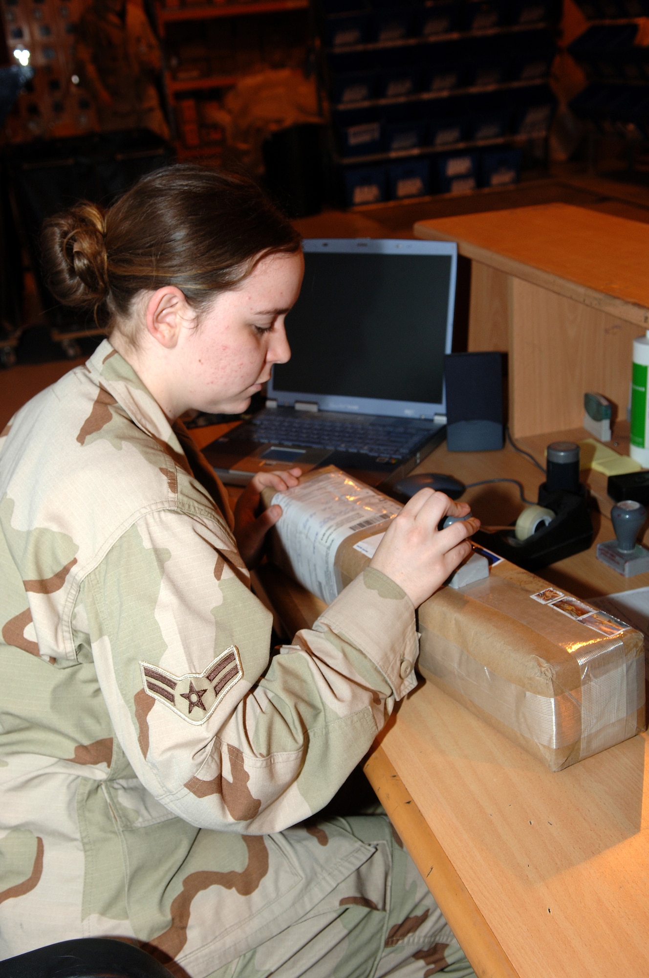 SOUTHWEST ASIA - Airman 1st Class Andrea Gonzalez, 379th Expeditionary Communications postal augmentee, sorts through mail for deployed personnel at a base in Southwest Asia. Airman Gonzalez is deployed from Aviano AB, Italy. (Air Force Photo/Master Sgt. Greg Kunkle)



(Air Force Photo by Master Sergeant Greg Kunkle)