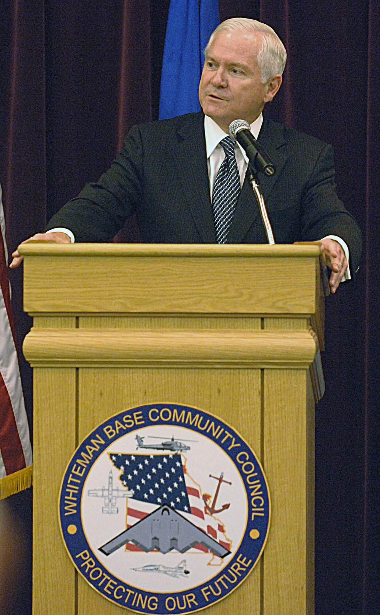 WHITEMAN AIR FORCE BASE, Mo. - Defense Secretary Robert M. Gates speaks to base community council members Nov. 20. (U.S. Air Force photo/Staff Sgt. Felicia R. Haecker)
