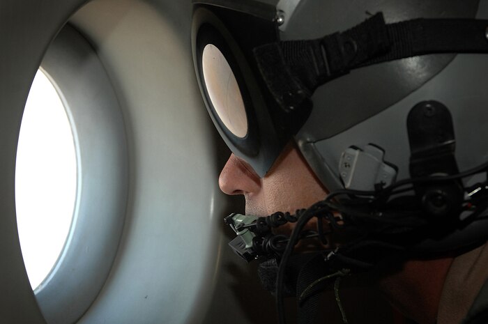 Tech. Sgt. Dave Kimberly, 14th Airlift Squadron loadmaster, prepares to drop paratroopers from a Charleston AFB C-17 aircraft into Cairo, Egypt, Nov. 7 as part of Exercise Bright Star 2007. Bright Star is a joint/combined command post and tactical field exercise designed to improve readiness and interoperability between U.S., Egyptian and other coalition forces. (U.S Air Force photo/Staff Sgt. Aaron Allmon)