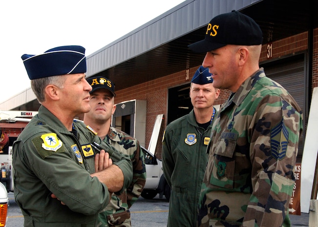 Chief Master Sergeant Jose Silva speaks with Major General James Hawkins outside of the Aerial Port Squadron warehouse on Charleston Air Force Base, November 14, 2007. (U.S. Air Force photo by Airman 1st Class Katie L. Gieratz)