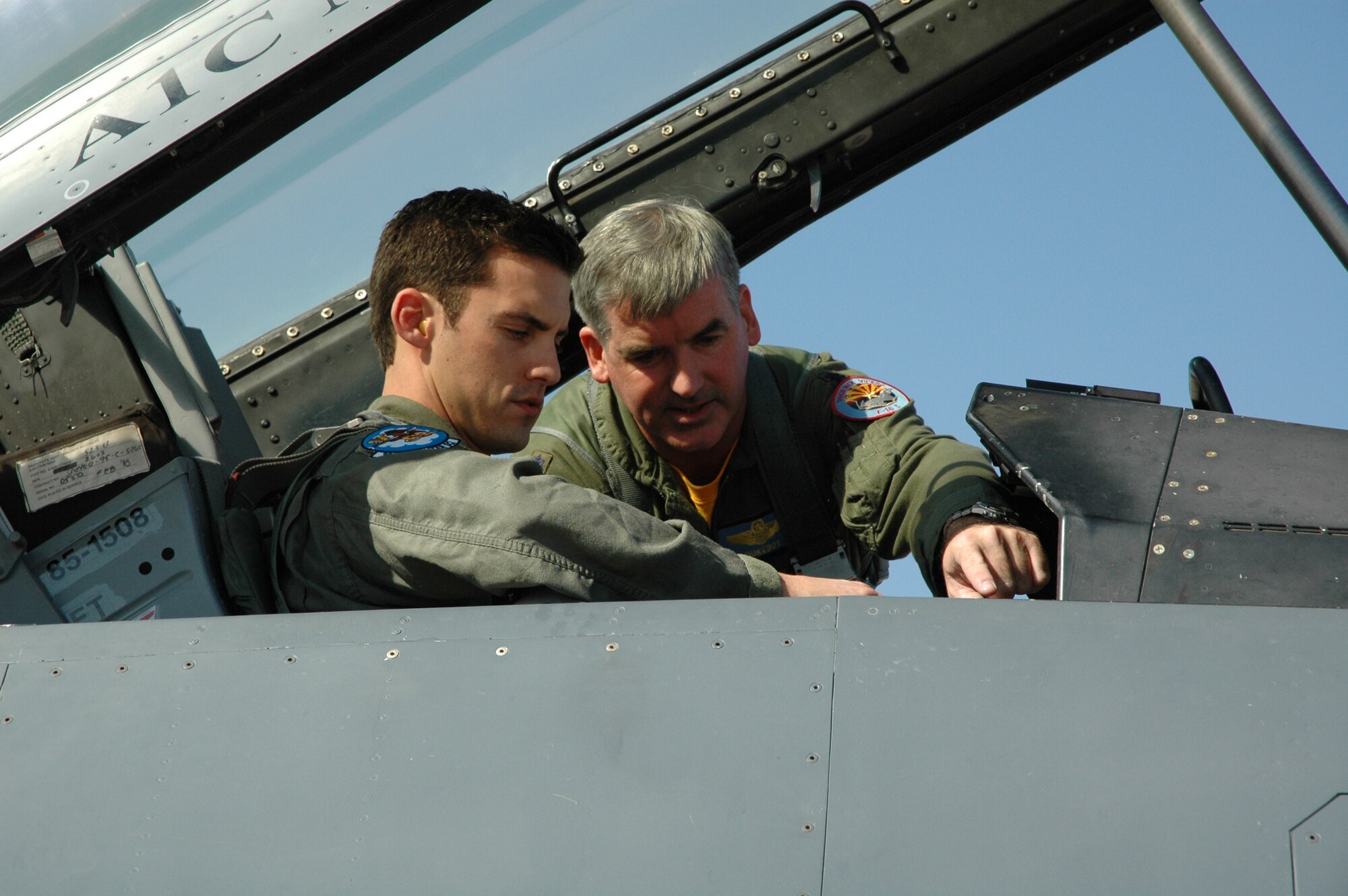 Lt. Col. John Wynne, 301st Fighter Squadron pilot, prepares Milo Ventimiglia for his F-16 flight Nov. 16. Ventimiglia stars on the TV show Heroes as Peter Petrelli. During his visit to Luke Air Force Base, Ventimiglia signed autographs, learned about the Air Force Reserve, the 944th Fighter Wing and Luke AFB. (U.S. Air Force photo/Tech. Sgt. Susan Stout)