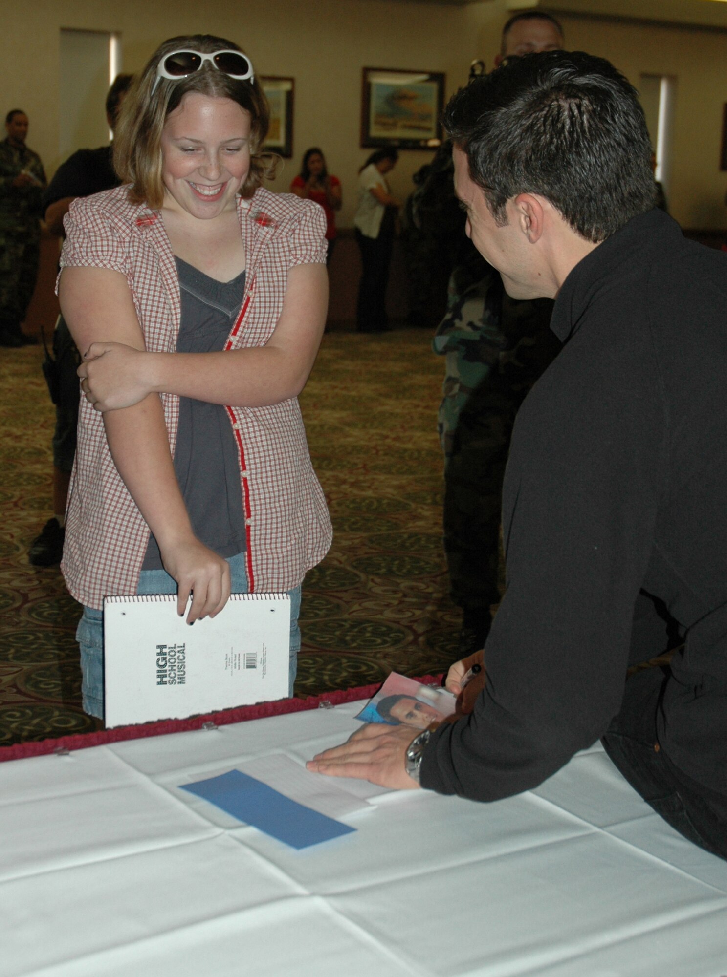 Heroes star Milo Ventimiglia signs autographs Nov. 16 before his flight at Luke Air Force Base. Ventimiglia, who plays Peter Petrelli on the show, received a flight with the 944th Fighter Wing, a reserve unit at Luke. (U.S. Air Force photo/Tech. Sgt. Susan Stout)