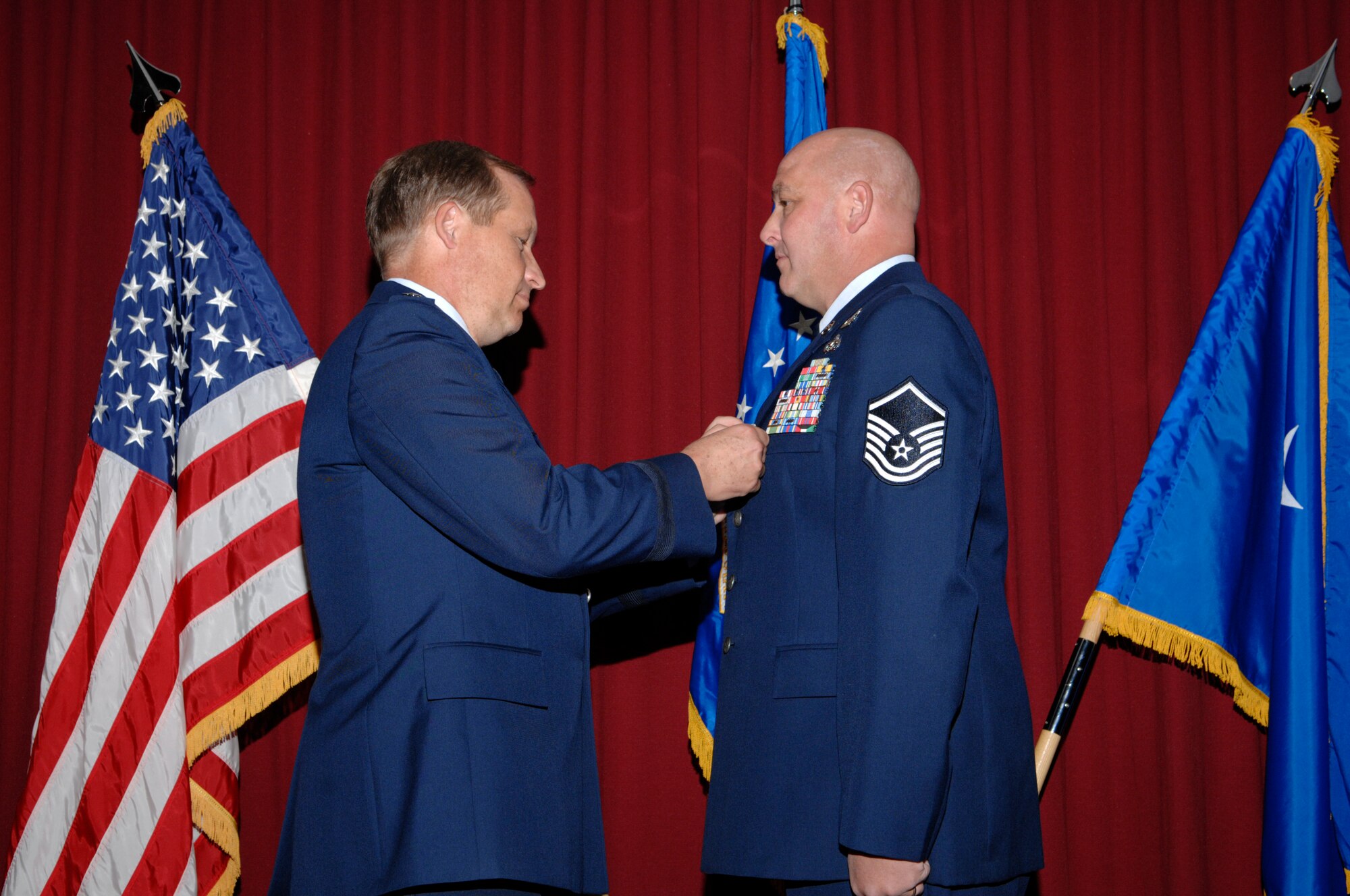EGLIN AIR FORCE BASE, Fla. -- Maj. Gen. David Eidsaune, Air Force Program Executive Officer for Weapons and Air Armament Center commander, awards Master Sgt. Noel Murphy the Airman's Medal Nov. 20, for his heroic actions while deployed to Iraq. Sergeant Murphy was also awarded the Air Force Combat Medal during the ceremony. (U.S. Air Force photo)