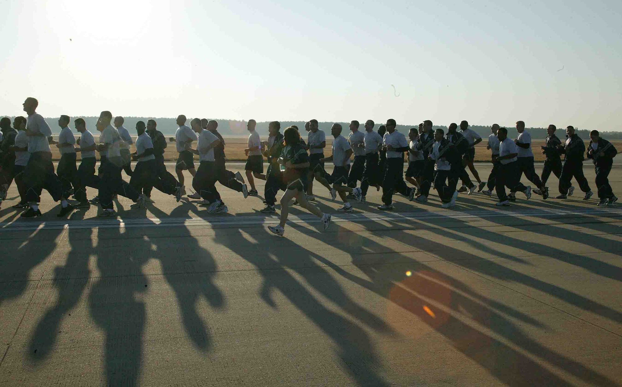 SHAW AIR FORCE BASE, S.C. -- Members of the 20th Fighter wing run down the flightline during Shaw's Valor Run on Nov 21. "We're running together to celebrate Thanksgiving, promote fitness and to come together as a team," said Col. James Post, 20th FW commander. (U.S. Air Force photo/Staff Sgt. John Gordinier)