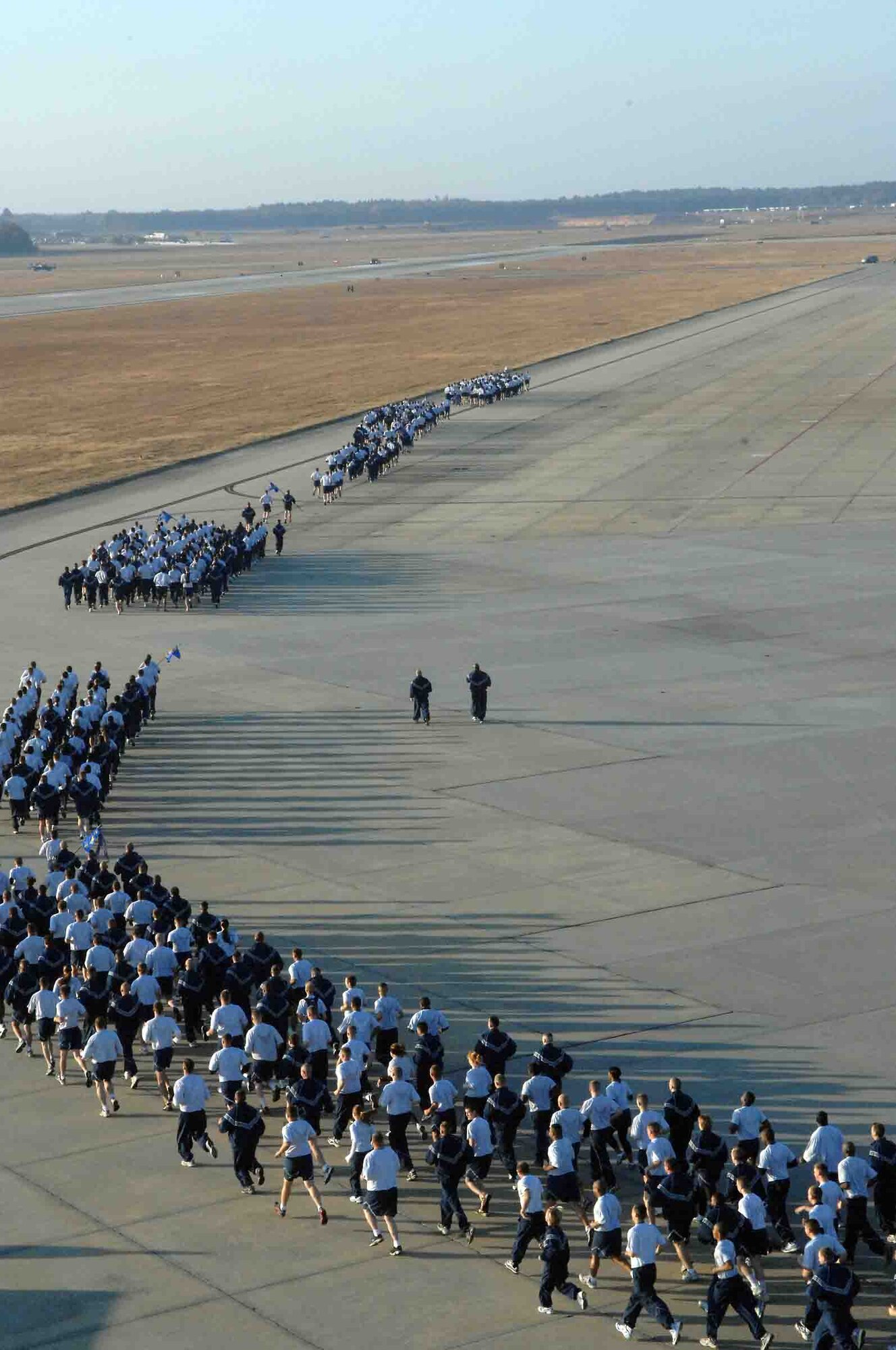 SHAW AIR FORCE BASE, S.C. -- Members of the 20th Fighter Wing run down the flight line taxiway during Shaw's Valor Run on Nov 21. "We're running together to celebrate Thanksgiving, promote fitness and to come together as a team," said Col. James Post, 20th FW commander. (U.S. Air Force photo/Airman 1st Class Matthew Davis)