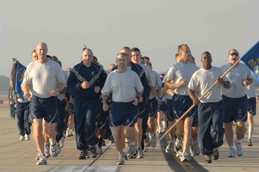 SHAW AIR FORCE BASE, S.C. -- Col. James Post (left), 20th Fighter Wing commander, and Col. Michael Byrne (center), 20th FW vice commander, lead members of the 20th Fighter wing Nov. 21 during Shaw's Valor Run. Chief Master Sgt. Scott Dearduff (right), 20th FW command chief, calls cadence. "We're running together to celebrate Thanksgiving, promote fitness and to come together as a team," Colonel Post said. (U.S. Air Force Photo/Staff Sgt. Henry L. Hoegen Jr.)
