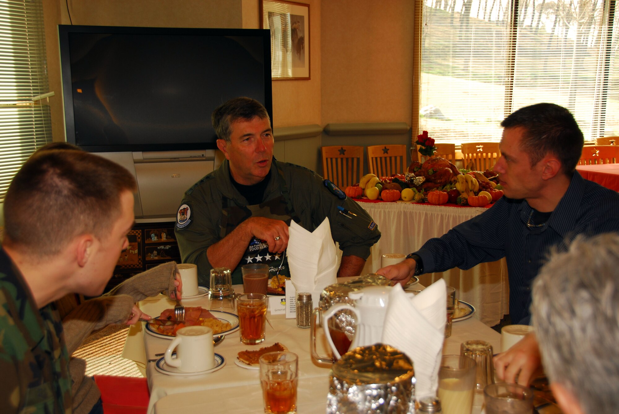 OSAN AIR BASE, Republic of Korea -- Gen. Paul V. Hester, Pacific Air Forces commander, made a Thanksgiving Day visit here to personally have a  holiday dinner with Team Osan (U.S. Air Force photo by Staff Sgt Ronnie) 