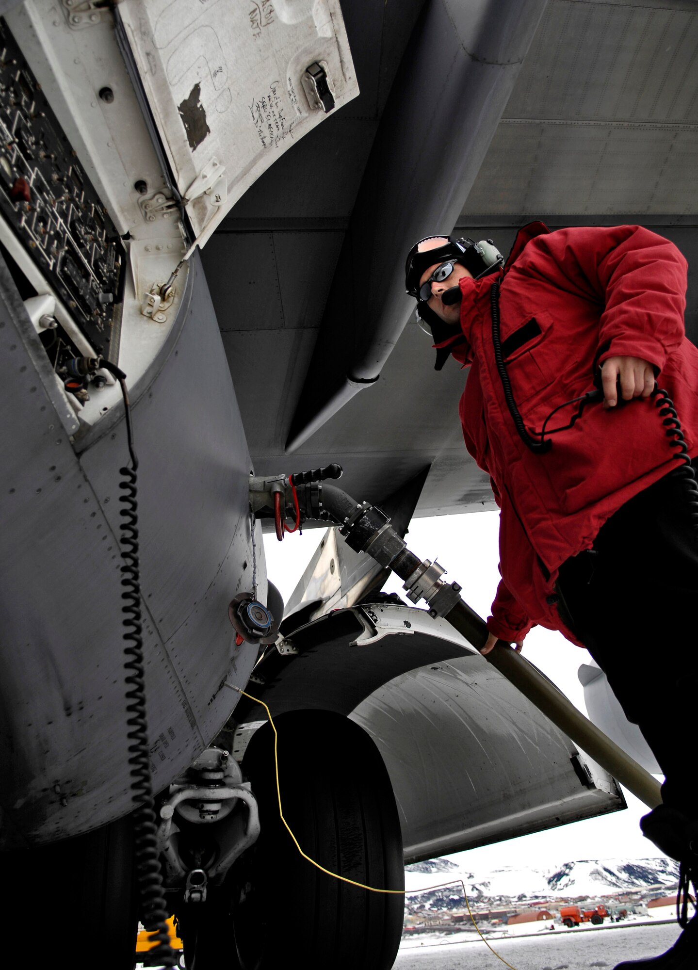 Tech. Sgt. Rob Veitz refuels a C-17 Globemaster III Nov. 22 at McMurdo Station, Antarctica.  Reserve and active duty Airmen from McChord Air Force Base, Wash., are staging at Christchurch, New Zealand, to support the 13th Air Force-led Joint Task Force Support Forces Antarctica's Operation Deep Freeze. (U.S. Air Force photo/Tech. Sgt. Shane A. Cuomo)