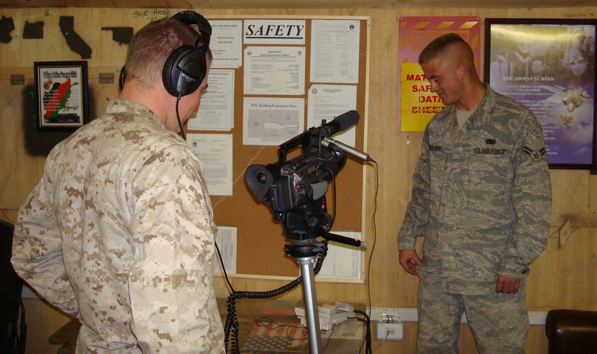 BAGRAM AIR BASE, Afghanistan - (Right) Airman 1st Class Chris Ericksen, a Sioux Falls, S.D., native deployed from Minot Air Force Base, N.D., to the 455th Expeditionary Logistics Readiness Squadron in Bagram, Iraq, speaks to President George W. Bush over a speakerphone Nov. 22, 2007. The president wished Airman Ericksen and "all the folks you're with" a happy Thanksgiving.  (Courtesy photo) 