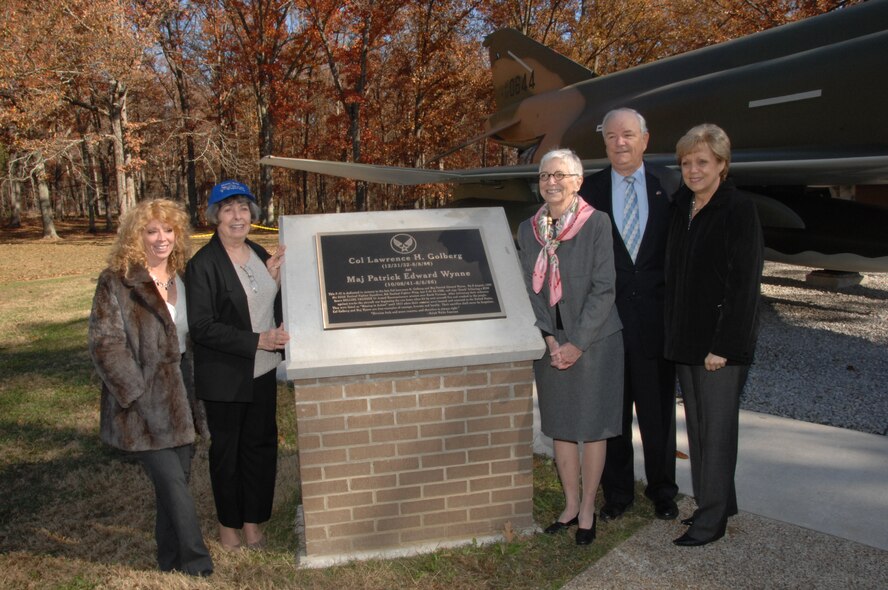 Col. Lawrence Golberg’s daughter, Susan, and his widow, Margaret and Maj. Patrick Wynne’s widow, Nancy Matalon, and brother and sister-in-law, Secretary of the Air Force Michael and Barbara Wynne, stand in front of the plaque honoring the fallen Airmen.