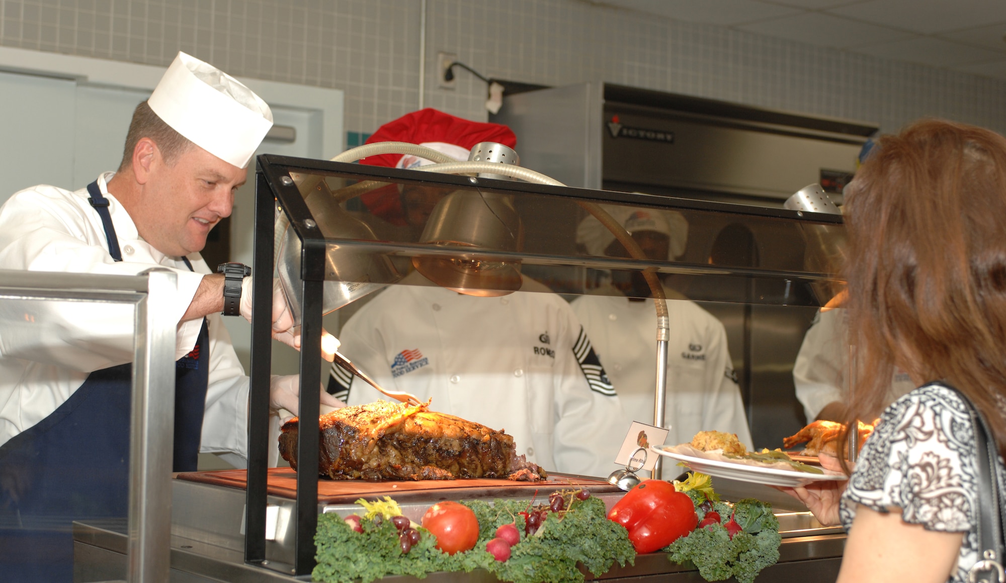 Carving up a Thanksgiving feast > Hurlburt Field > Article Display