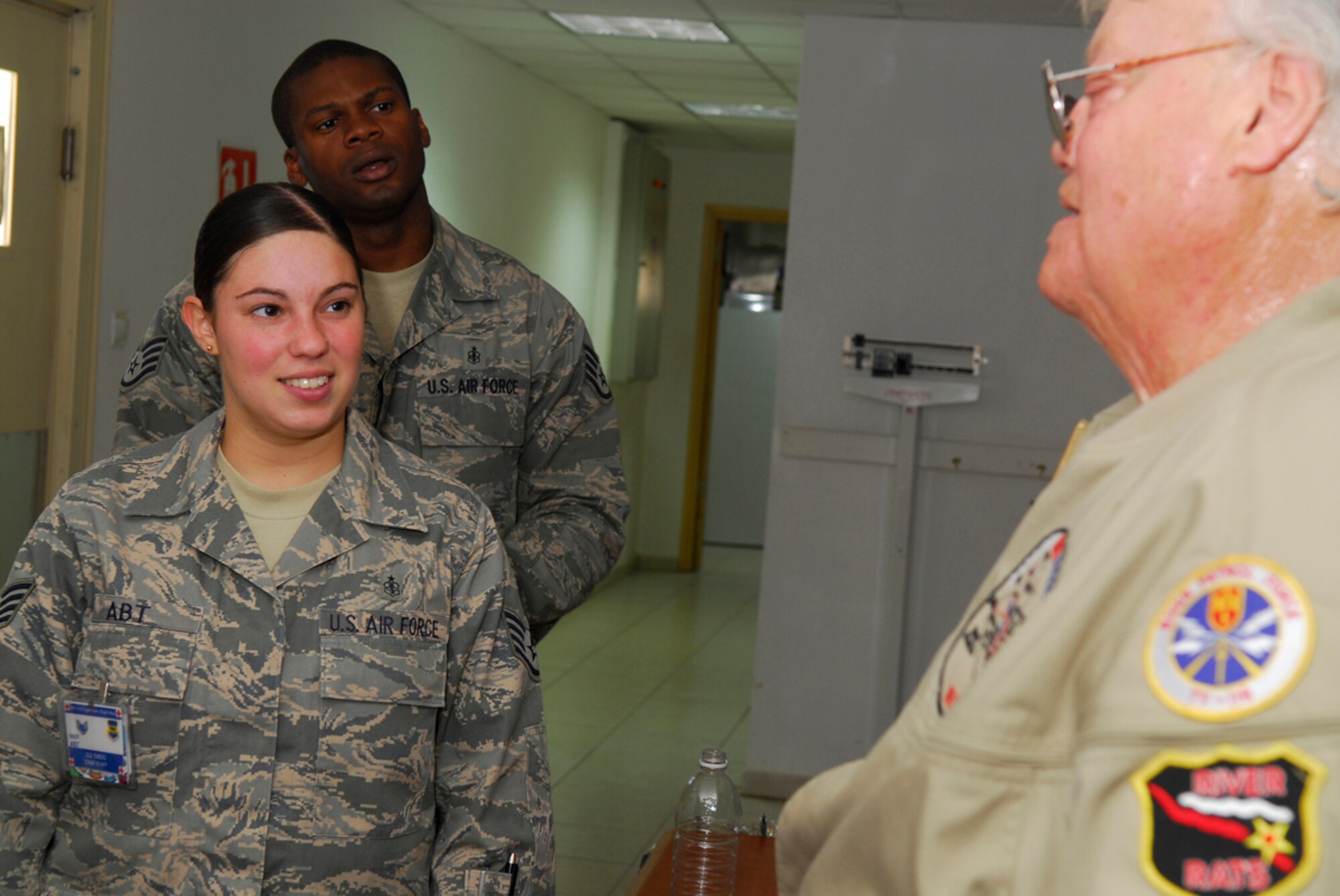 BALAD AIR BASE, Iraq -- Staff Sgt. Christina Abt and Staff Sgt. Terrell Kelley of 332nd Contingency Aeromedical Staging Facility met with Dave Roever, motivational speaker here, Nov. 26. A severely disabled veteran, Mr. Roever visited Soldiers and Airmen around the base sharing a message of hope. Sergeant Abt is deployed from Langley Air Force Base, Va. and Sergeant Kelley is deployed from Charleston AFB, S.C. (U.S. Air Force photo/Staff Sgt. Joshua Garcia)