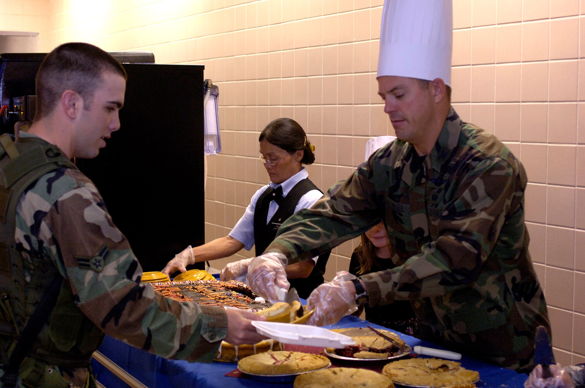Col. Michael McGee, 49th Fighter Wing vice commander, serves pie during the Thanksgiving Day dinner at Holloman. This annual feast is put on by the 49th Services Squadron for the Holloman populace. (U.S. Air Force photo/ Staff Sgt. Jason Colbert)