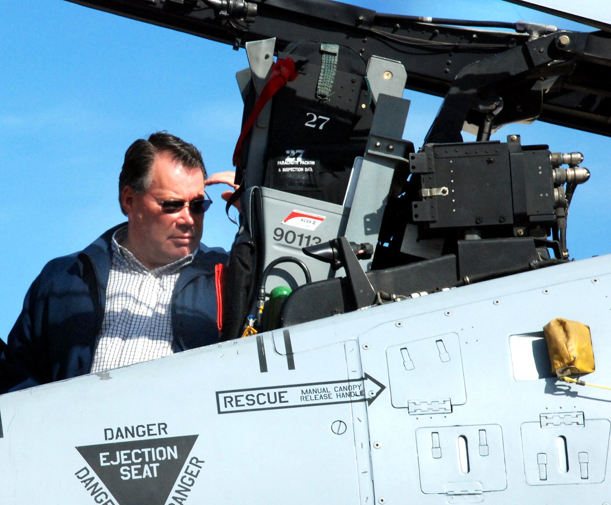An employer of a 442nd Fighter Wing reservist, Bradley Goodroad, Caterpillar, Inc., checks out an A-10 Thunderbolt II on static display at Whiteman AFB, Mo. Mr. Goodroad and more than 50 other employers of reservists visited the base, flew on refueling flights aboard KC-135 Stratotankers and learned more about their reservist's military committment during the wing's annual Employer Appreciation Day, Nov. 3. (US Air Force photo/Staff Sgt. Tom Talbert)