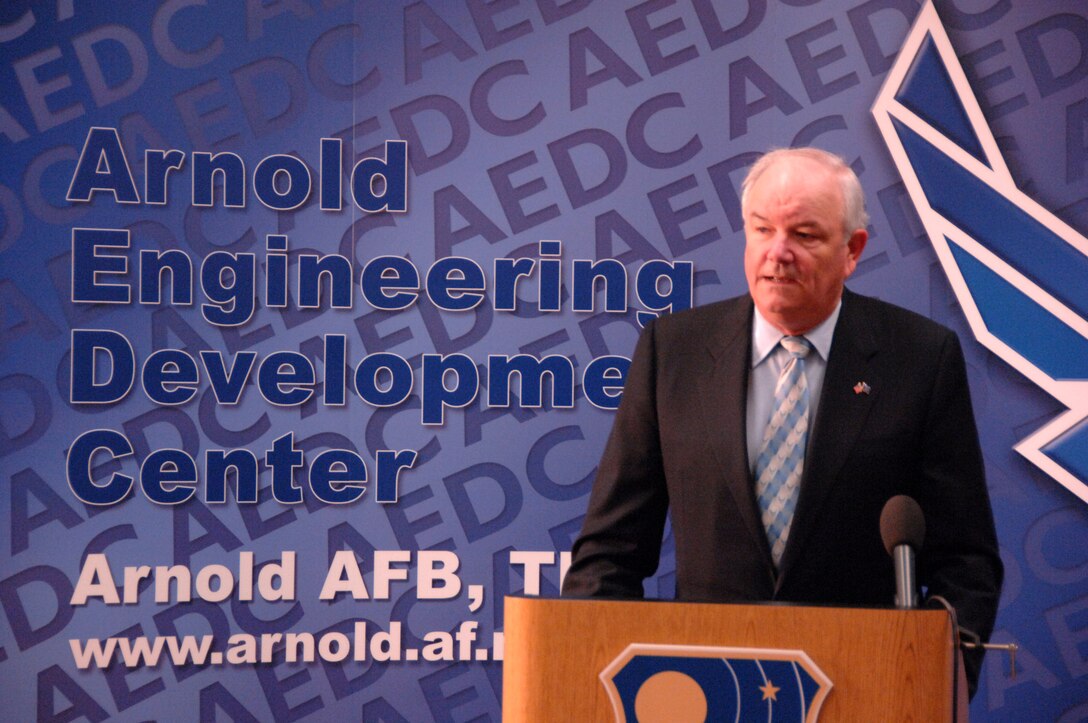 Secretary of the Air Force Michael W. Wynne talks to reporters about the testing to certify synthetic jet fuel for use in Air Force combat aircraft Nov. 27 at the Arnold Engineering Development Center, Arnold Air Force Base, Tenn. The secretary witnessed the first ground testing of the General Electric F101 engine using a 50-50 mix of Fischer-Tropsch and JP-8 jet fuels. (U.S. Air Force photo)