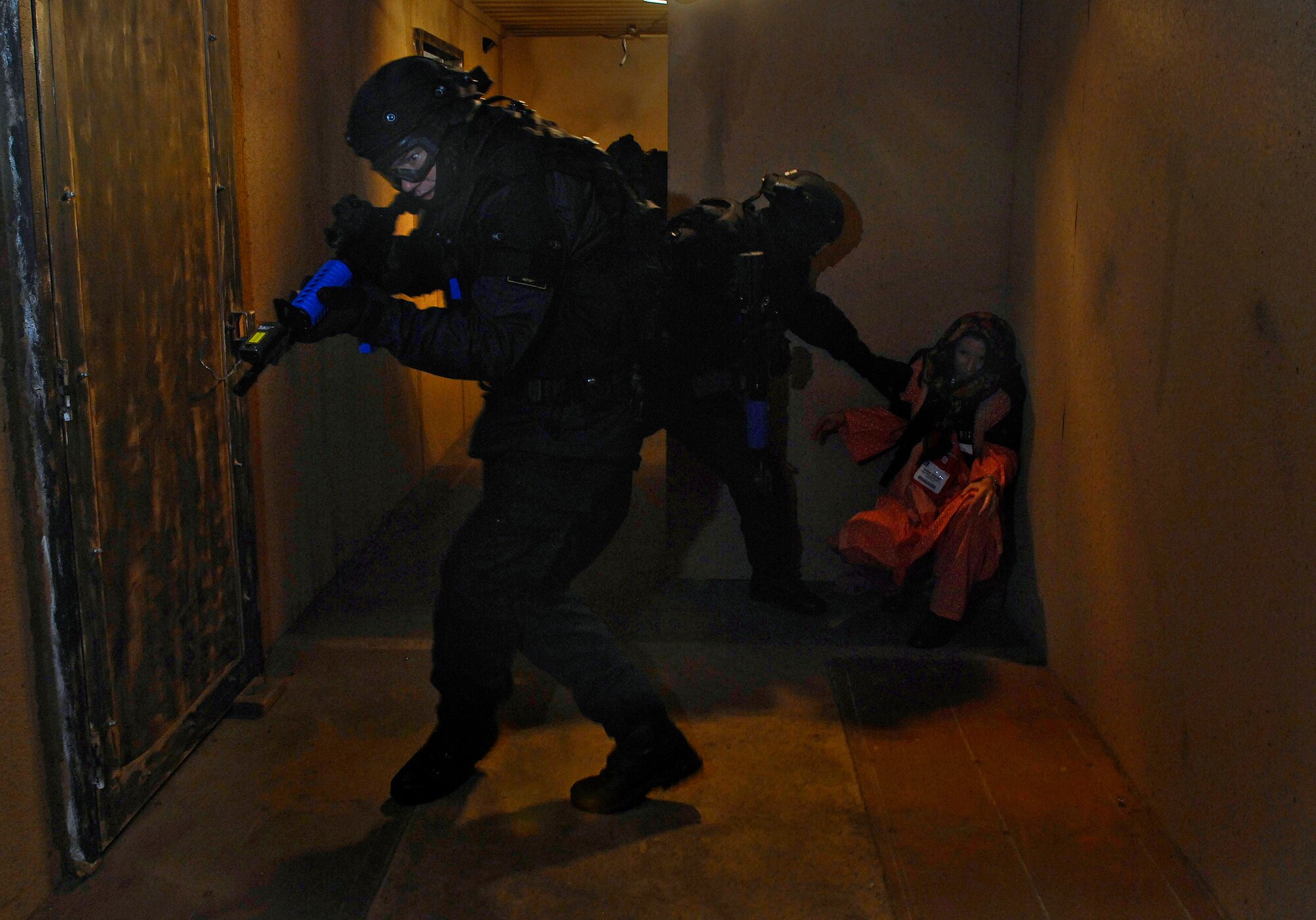A Swedish special weapons and tactics team rescues a hostage during a simulated hostage rescue situation Nov. 28 during the Interservice/Industry Training, Simulation and Education Conference in Orlando, Fla. (U.S. Air Force photo/Tech. Sgt. Larry A. Simmons) 
