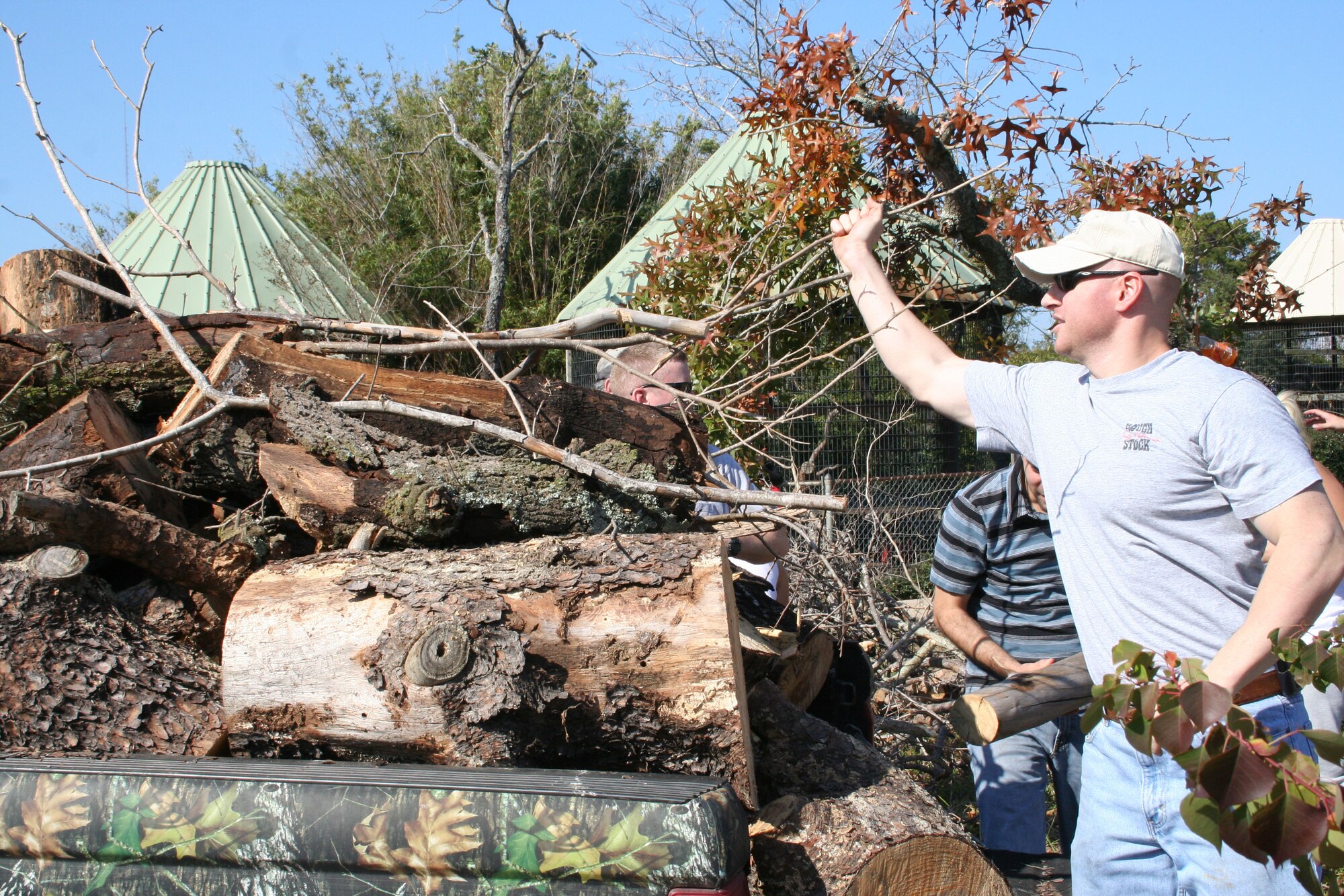 Capt. Adam Fiedler, Air Force Special Operations Forces Air Operations Center, loads branches into a truck at the Gulf Breeze Zoo Nov. 20. Ten volunteers from the AFSOF AOC transported several loads of wood, left over from Hurricane Ivan, to the zoo's preserve to be ground into mulch for use in the exhibits. (U.S. Air Force photo/2nd Lt. Lauren Johnson)