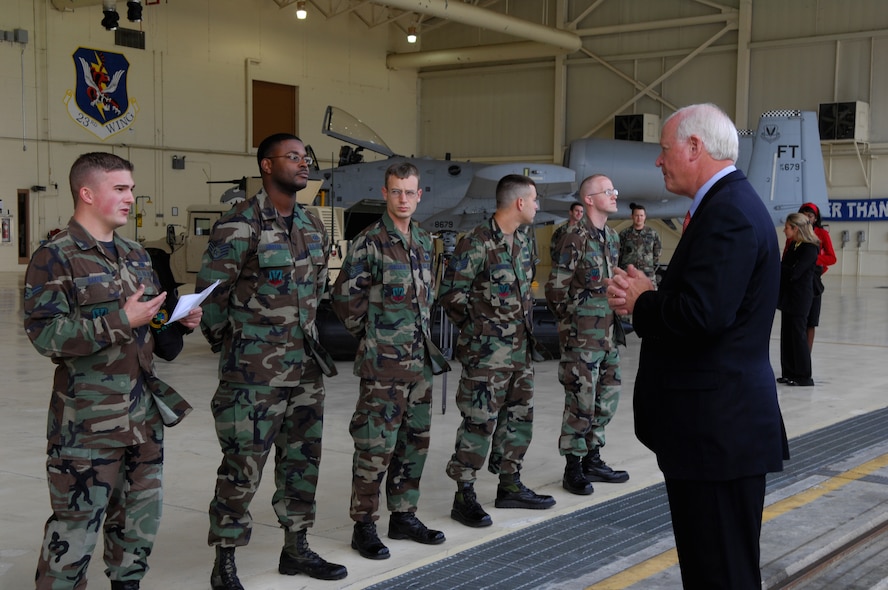 MOODY AIR FORCE BASE, Ga., -- Sen. Saxby Chambliss, R-Ga., listens to Airman 1st Class Donald Baker, 723rd Aircraft Maintenance Squadron propulsion system apprentice, as he asks a question about local issues Nov. 28 here. Senator Chambliss' visit included a tour of the base, meeting Moody Airmen and touring the Magnolia Grove housing area. (U.S. Air Force photo by Senior Airman Angelita M. Lawrence)