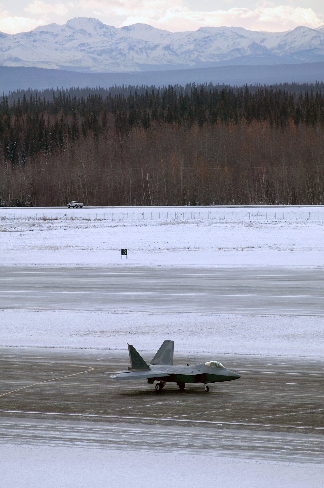 An F-22 Raptor performs 60-knot testing on low runway conditions Nov. 8 at Eielson Air Force Base, Alaska. The F-22 underwent cold-weather testing on its braking system, with emphasis on its ability to maneuver, stop and go on slippery surfaces. The aircraft was tested by the 411th Flight Test Squadron during a three-week deployment on incrementally low-level runway condition reading surfaces, with temperatures ranging between 37 to -13 degrees. The F-22 is from Edwards AFB, Calif. (U.S. Air Force photo/Kevin Roberston) 
