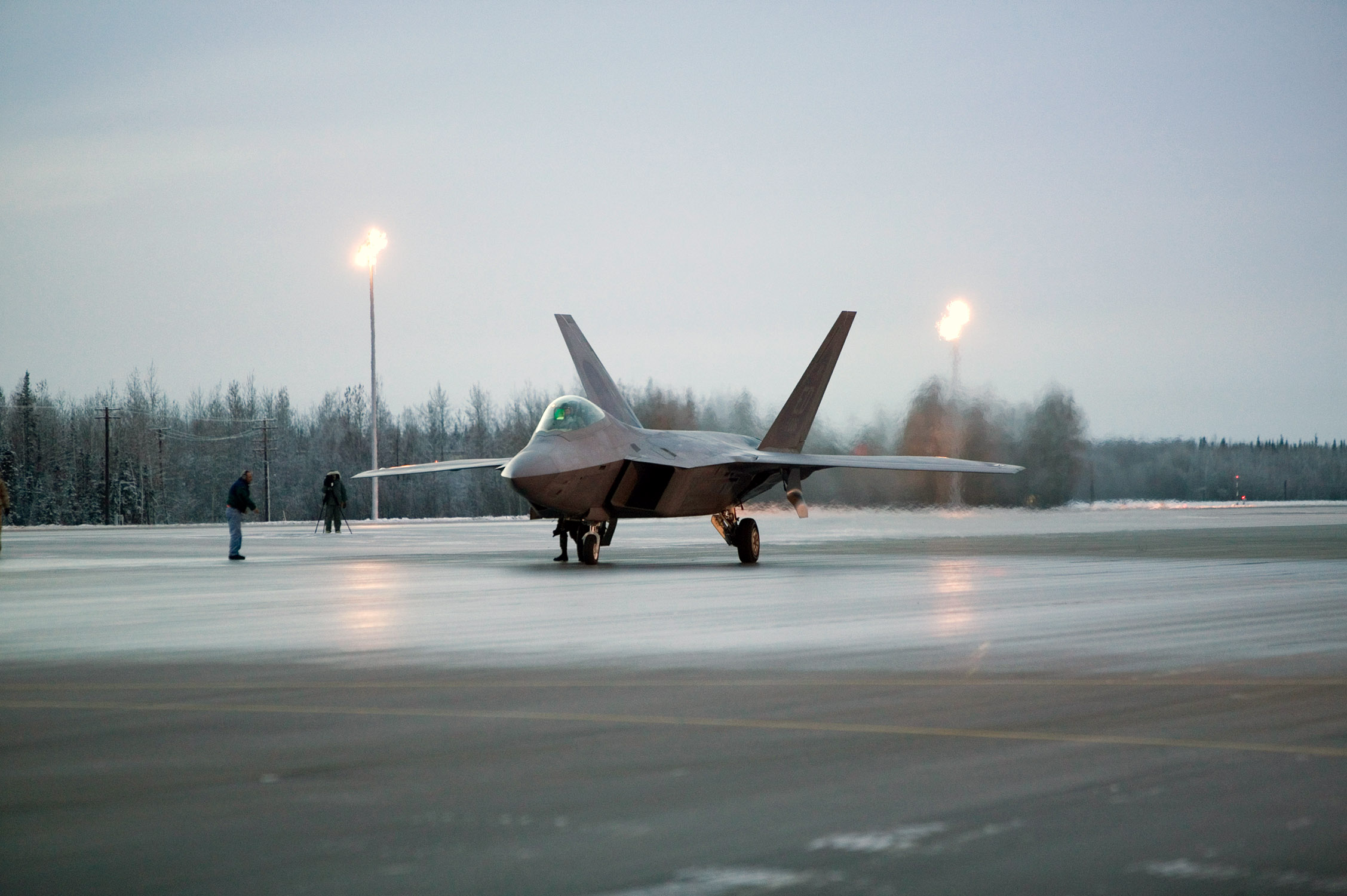 F 22 Endures 3 Week Cold Weather Test At Eielson U S Air