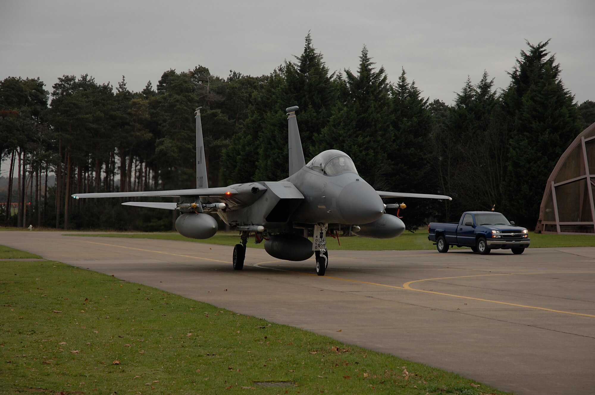 A 493rd Fighter Squadron aircraft and crew taxi to take off. (U.S. Air Force photo by Airman 1st Class John Easterling)