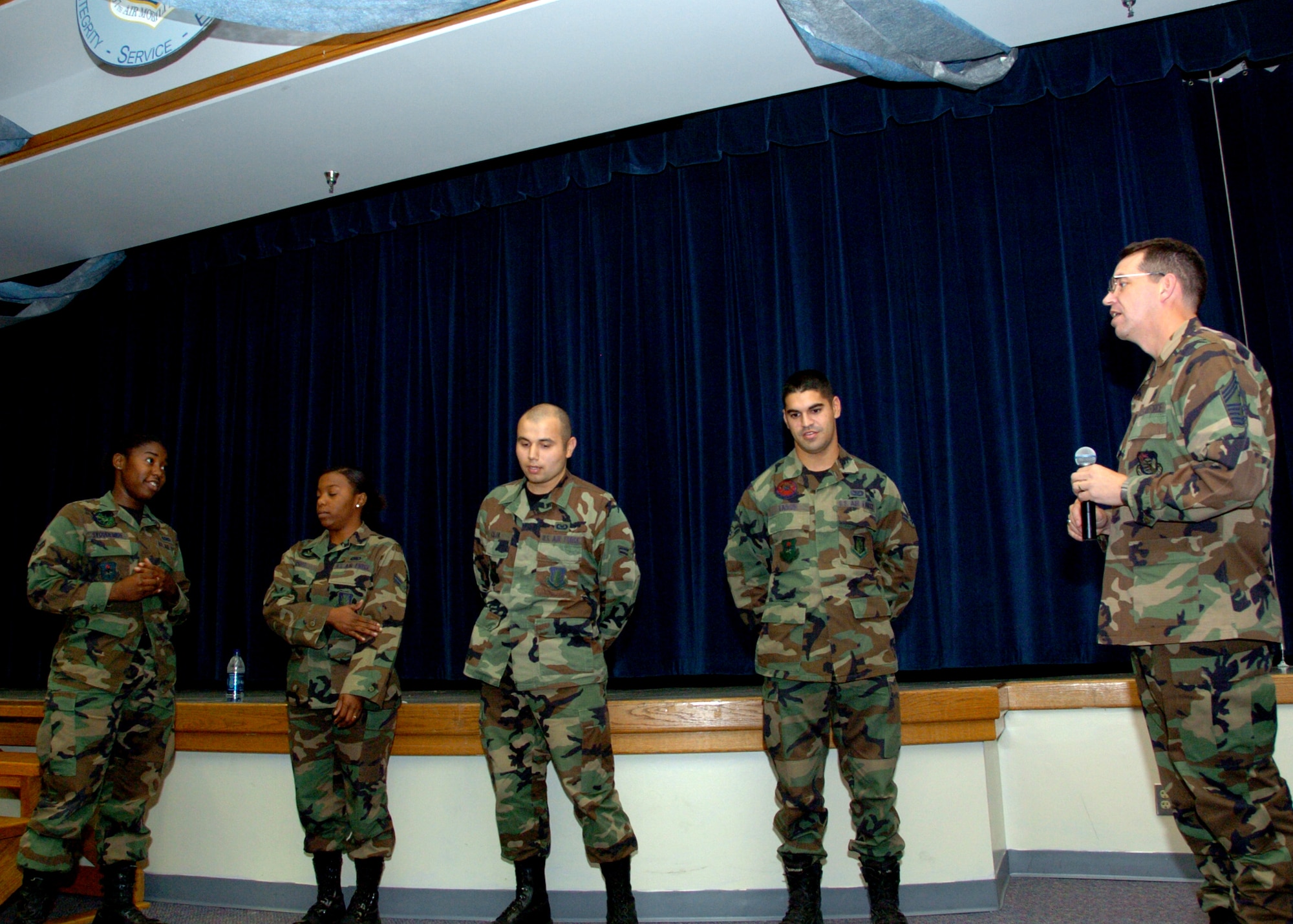 ALTUS AIR FORCE BASE, Okla. -- Right, Command Chief Master Sgt. Robert Tappana, 19th Air Force command chief, picked four Airmen from the audience to recite the Airman's Creed during an enlisted call Nov. 14 at the Freedom Community Center on base. (U.S. Photo/Airman 1st Class Mary Lane)