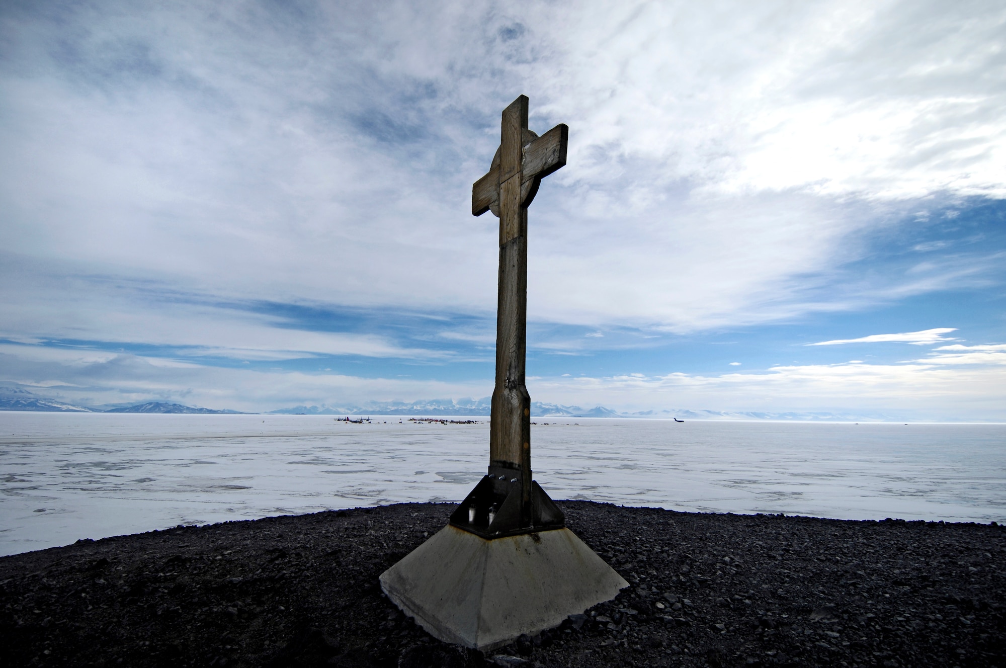 A cross monument over looks the annual sea ice runway near McMurdo Station, Antarctica Nov. 26, 2007. The cross is an historic monument commemorating T. Vince of the British Antarctic Expedition of 1901-1904 who lost his life in the vicinity in March 1902. McMurdo Station is the largest community in Antarctica and a science research center operated by the United States through the United States Antarctic Program a branch of the National Science Foundation. The ice runway is used by C-17 Globemaster III and LC-130 Hercules aircraft as part of the 13th Air Force-led Joint Task Force Support Forces Antarctica, Operation Deep Freeze (U.S. Air Force photo/Tech. Sgt. Shane A. Cuomo) 