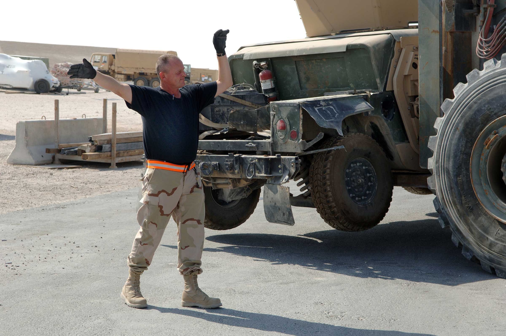 SOUTHWEST ASIA - Master Sgt. Pat Inman directs Tech. Sgt. Norman Haight as he operates a forklift at a base in Southwest Asia. Both sergeants are assigned to the 8th Expeditionary Air Mobility Squadron. Sergeant Inman is from Concordia, Mo., and Sergeant Haight is from Blue Springs, Mo. Both are deployed from the 139th Airlift Wing in Saint Joseph, Mo. (U.S. Air Force photo/Master Sgt. Greg Kunkle)