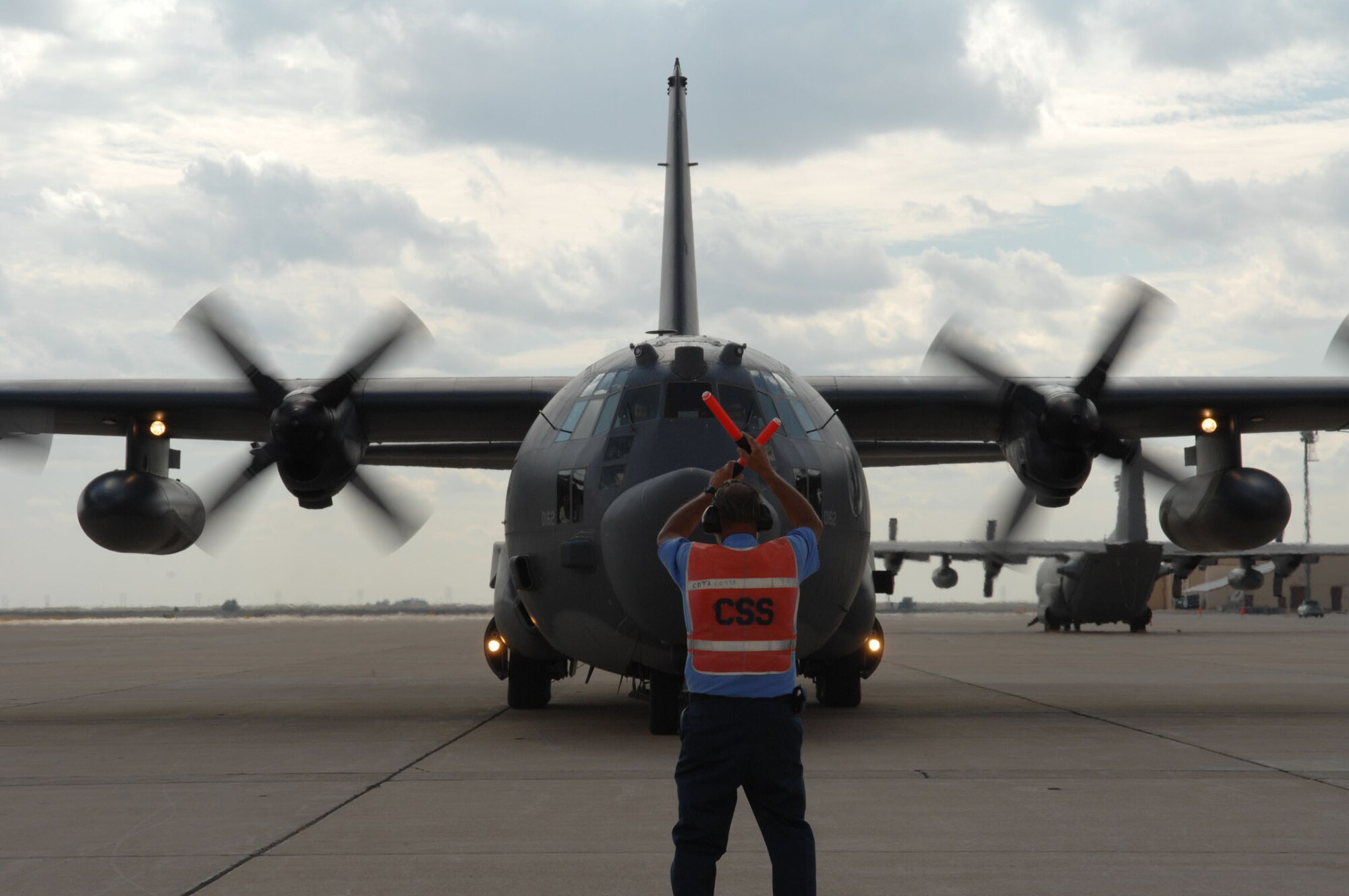 CANNON AIR FORCE BASE, N.M. -- A crew chief leads in an MC-130H Combat Talon after it landed at Cannon Air Force Base September 29. Air Force Special Operations Command assumed command of Cannon in a change-of-command ceremony Oct. 1. (U.S. Air Force photo by Staff Sgt. April Wickes)